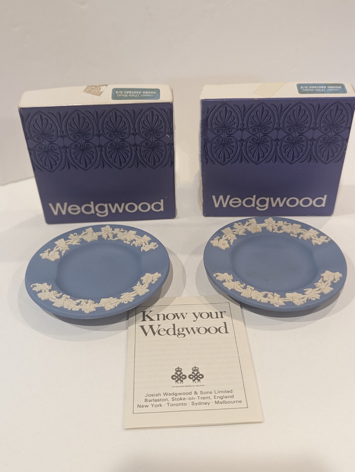 Vtg Wedgwood Jasperware England Blue Grapevine 3.50″ Ashtray Trinket Dish NEW