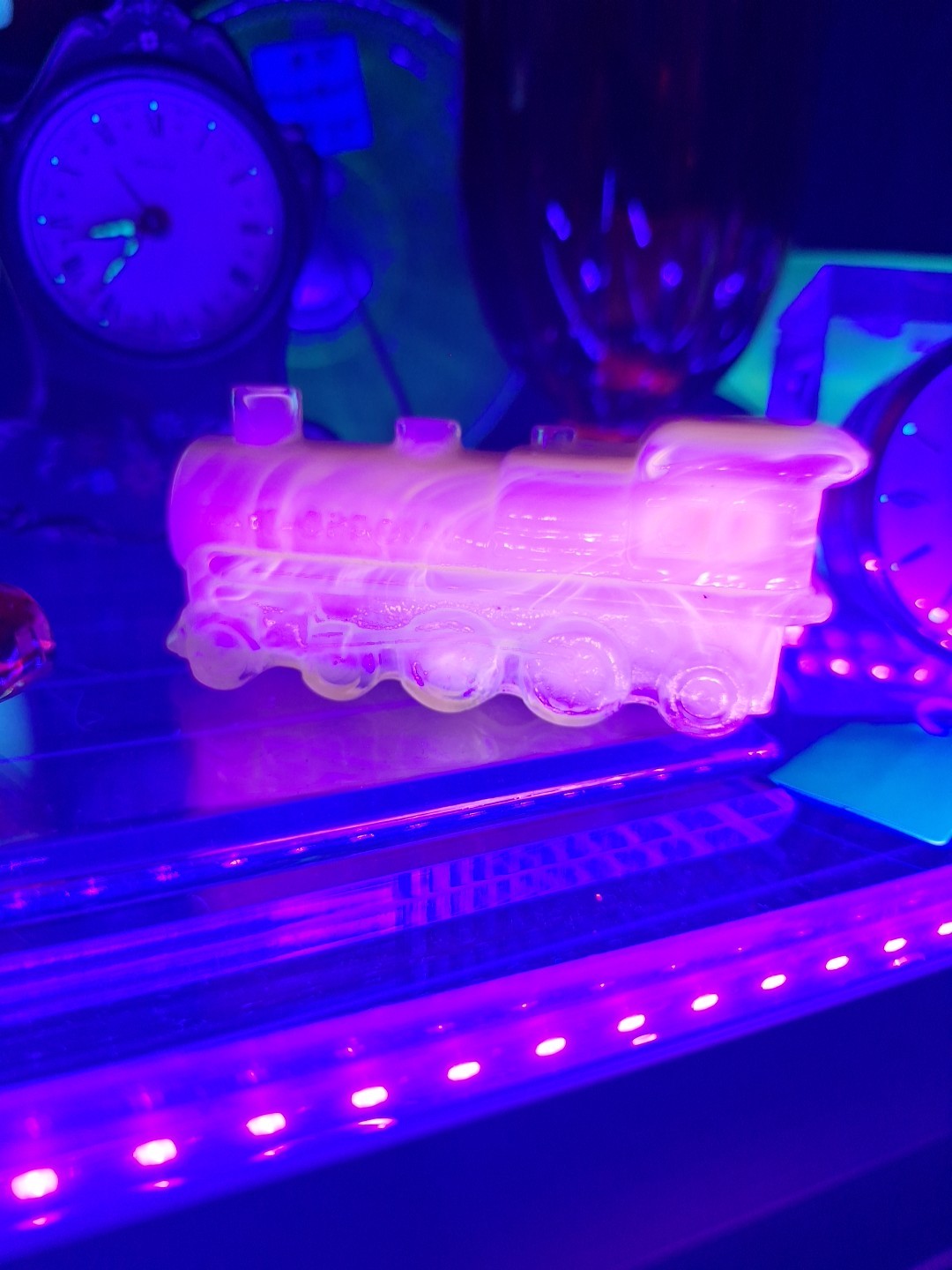 Vintage Boyd Art Glass Special Train Engine Yellow 1980s Figurine GLOWS under BL