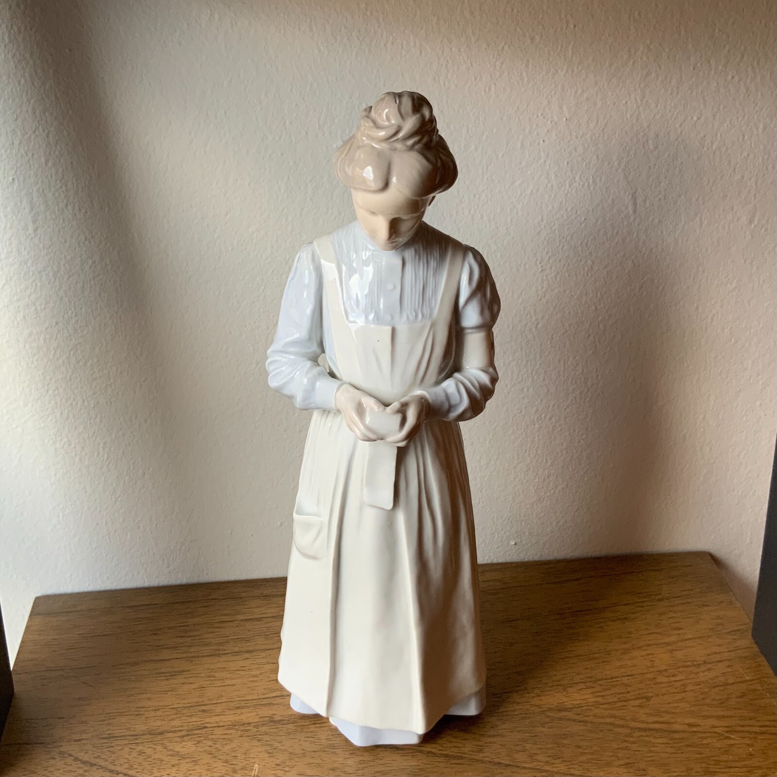 RARE B&G Bing & Grondahl Red Cross Nurse Figurine 1705 IPI Excellent c1909-14
