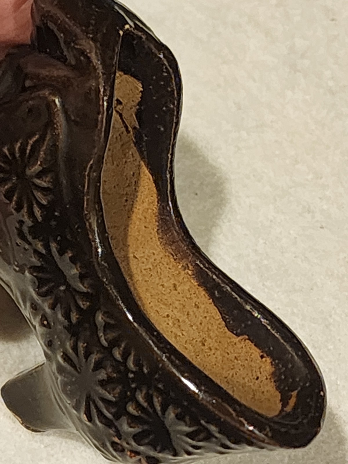 Antique Rockingham Yellowware Daisy Button Cat Shoe Slipper Rare Novelty Pottery
