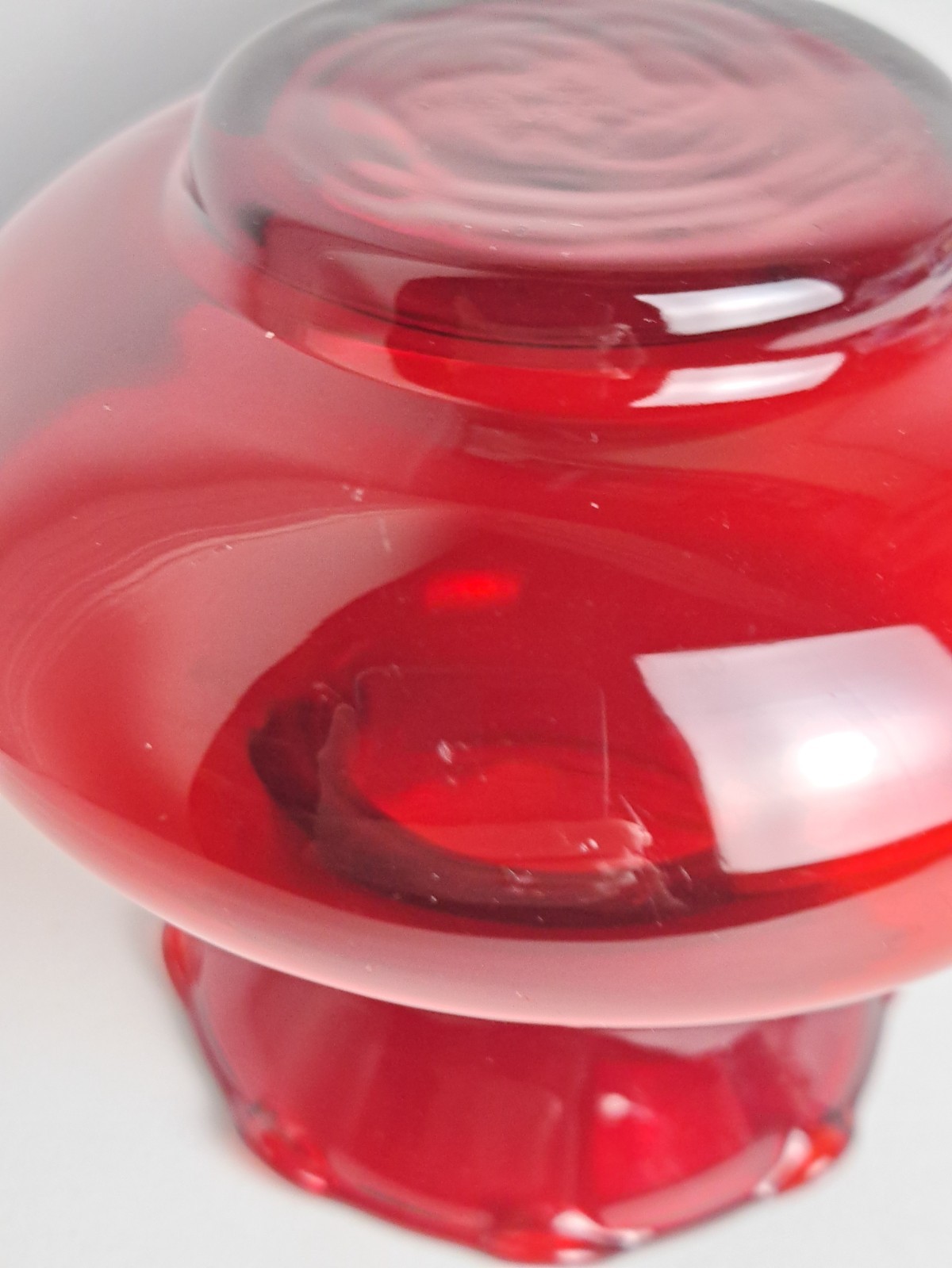VTG. 1980’s Small Ruby Red Royal Ruby Anchor Glass Ruffled Edge 3.5″ Bud Vase
