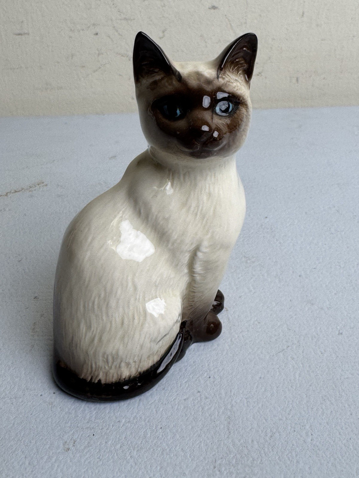 BEAUTIFUL VINTAGE ROYAL DOULTON SIAMESE CAT FIGURINE # 1887 Made In England