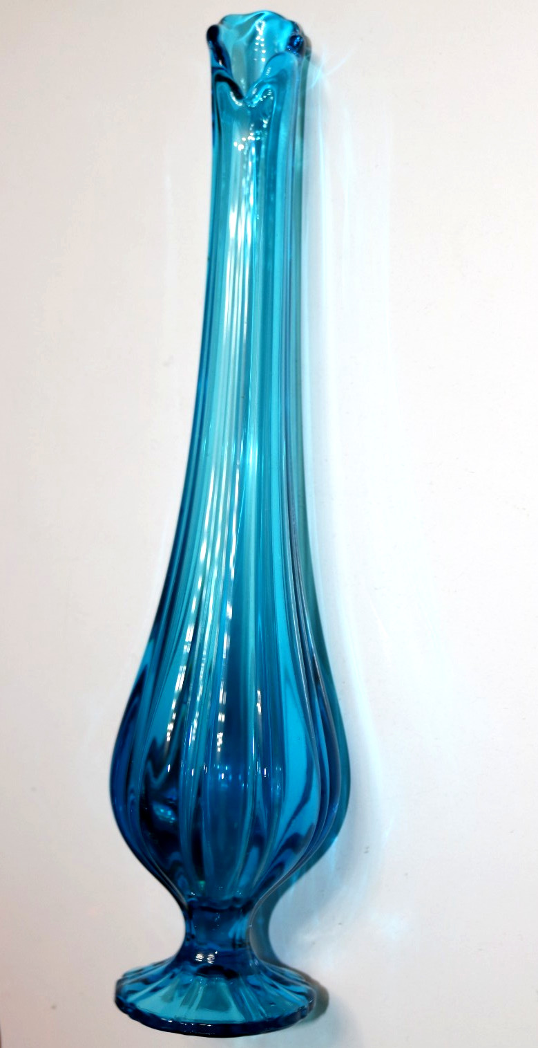 MCM Vtg LE Smith Swung Vase Peacock Blue Footed Art Ribbed Glass 14 7/8″ Tall