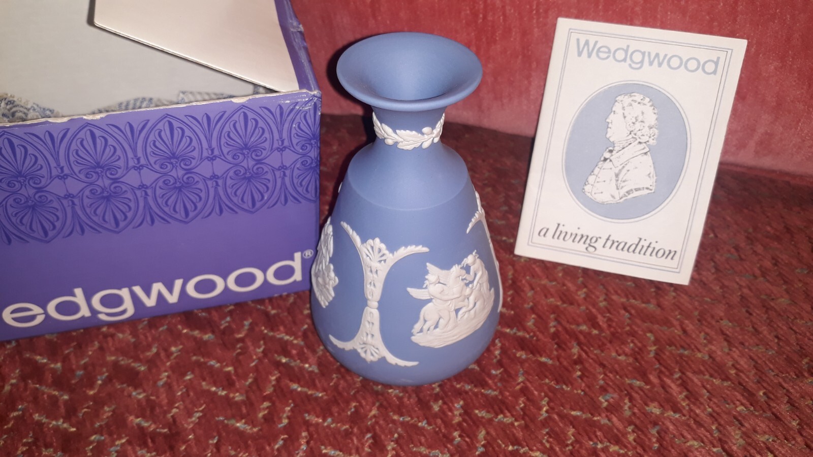 NEW IN BOX WEDGWOOD CAMEO PALE BLUE JASPERWARE 4 3/4 INCHES TALL BUD VASE MINT!