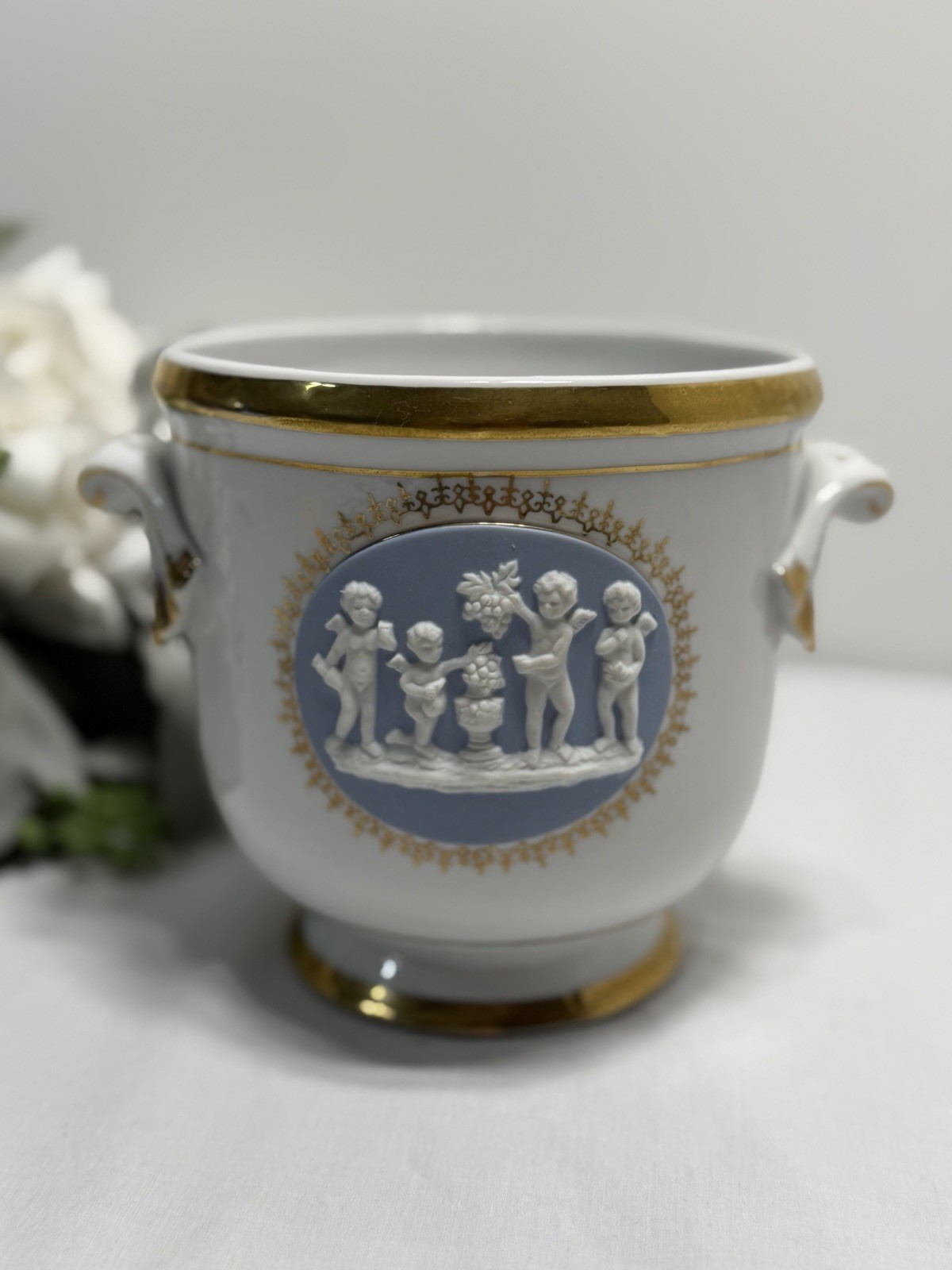 Vintage Jardiniere Planter Pot Blue Medalion Angels Marked 6607Gold Gilt 5.25″ T