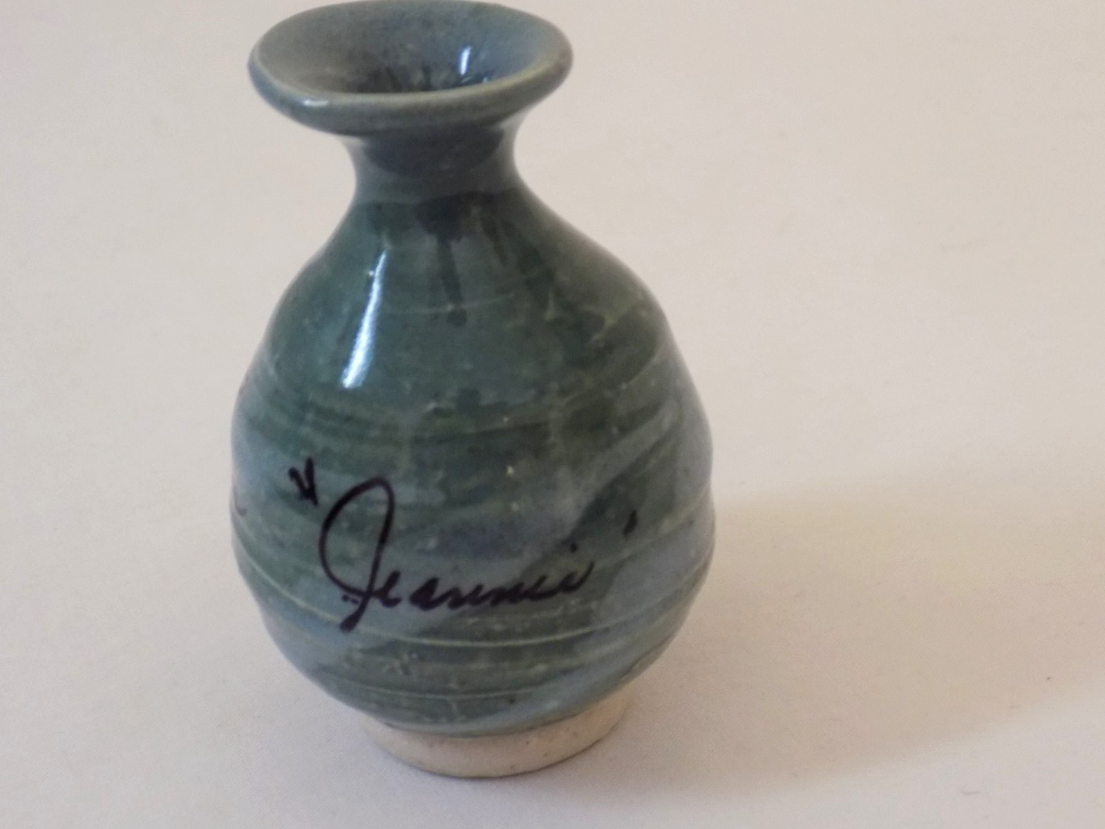 Vintage 2001 Whitefish Pottery Barbara Eden/”Jeannie” 2 7/8″ Pottery Vase