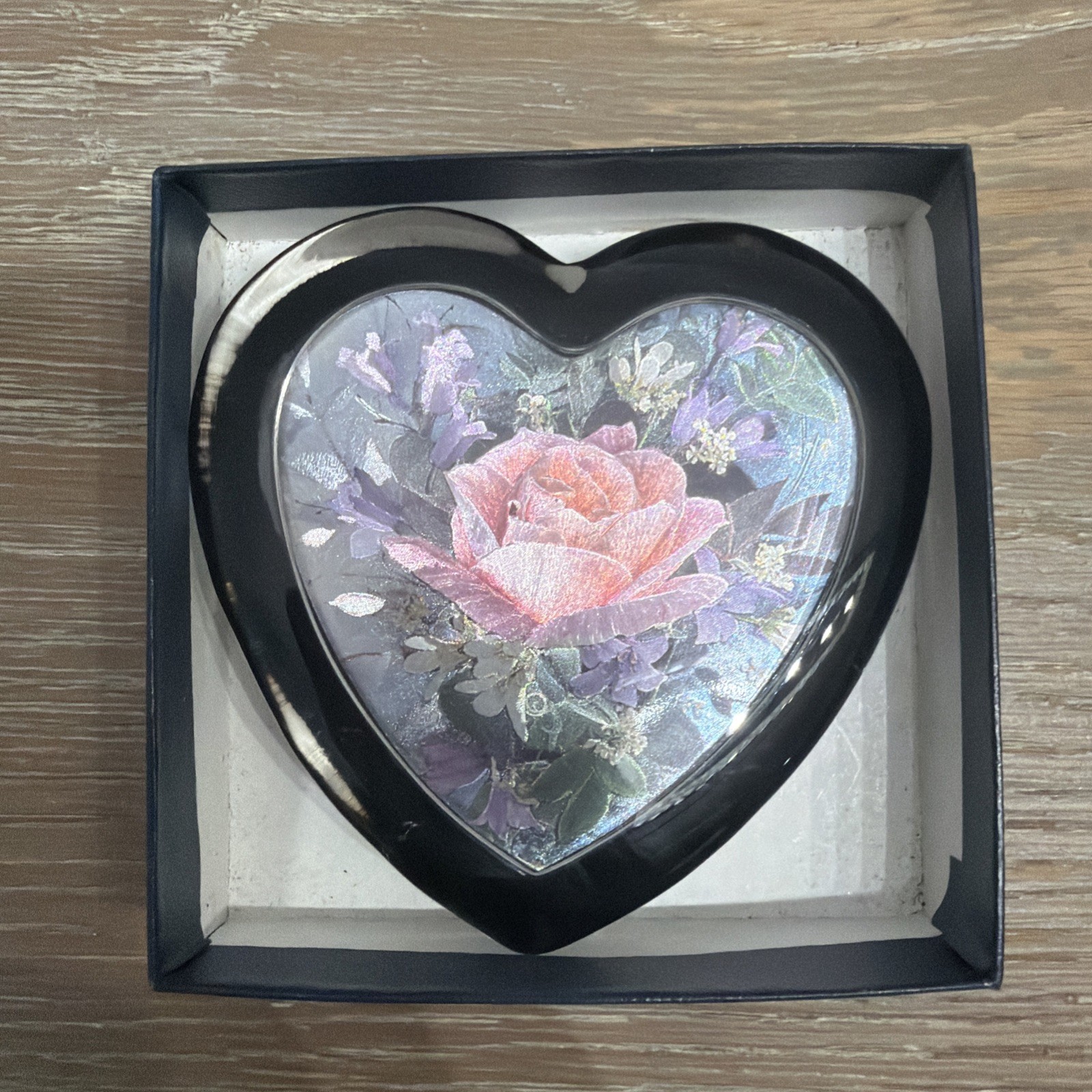 Vintage Glass Paperweight Flower Decor Heart Shaped Beautiful 3.5″ Stunning