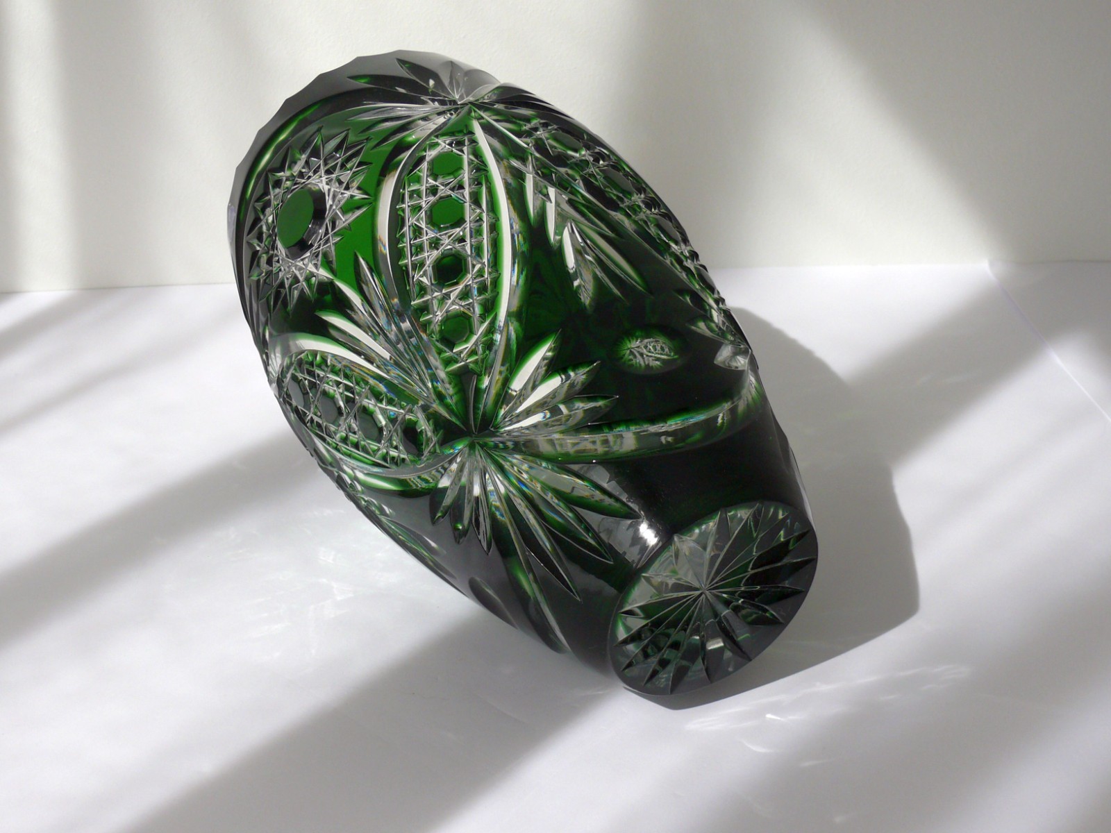 CRYSTAL flower VASE H25 cm, GREEN Cut to clear Overlay / Cased Crystal