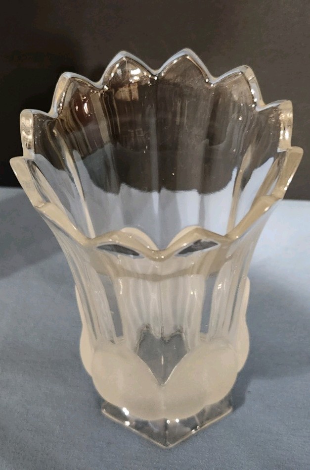 Heavy Crystal Tulip Vase8″ Tall Scalloped Rim Frosted Petal Base 2.6 Lbs