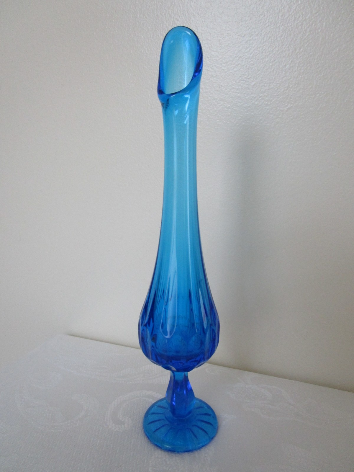 Vintage Fenton Thumbprint Swung Art Glas Vase Blue Footed 11.5” Tall USA XLNT