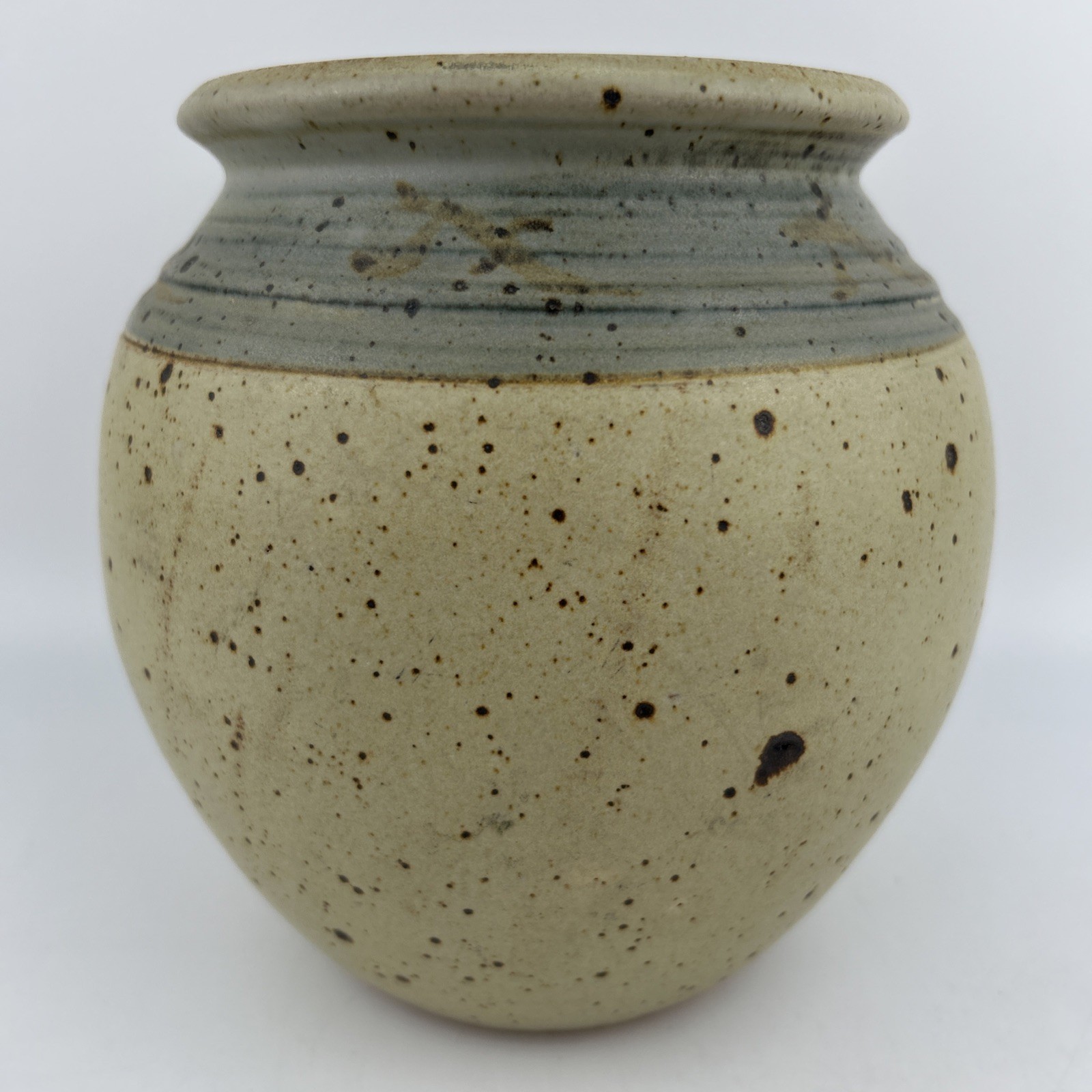 BARKING SPIDER POTTERY 7.5″ Vase Urn Speckled Blue Accent North Carolina