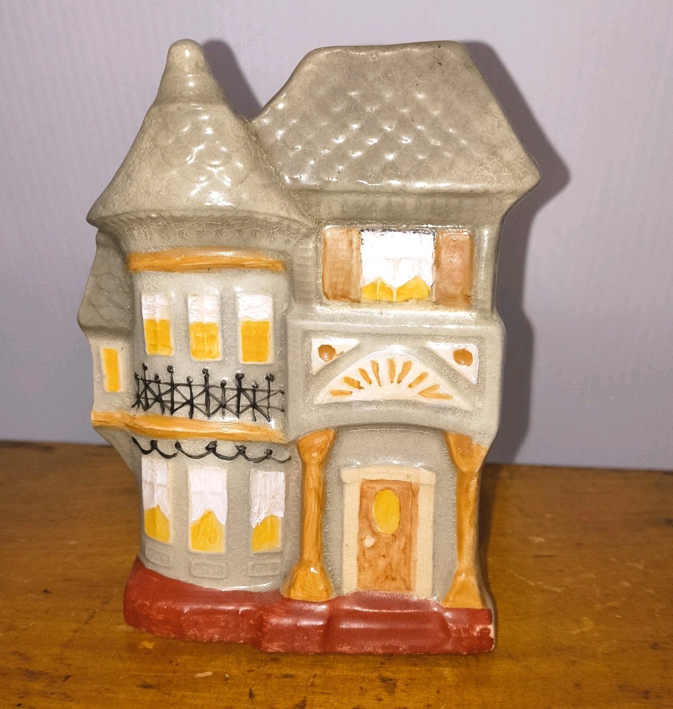Vintage Victoria House Wall Pocket Vase 4.5″