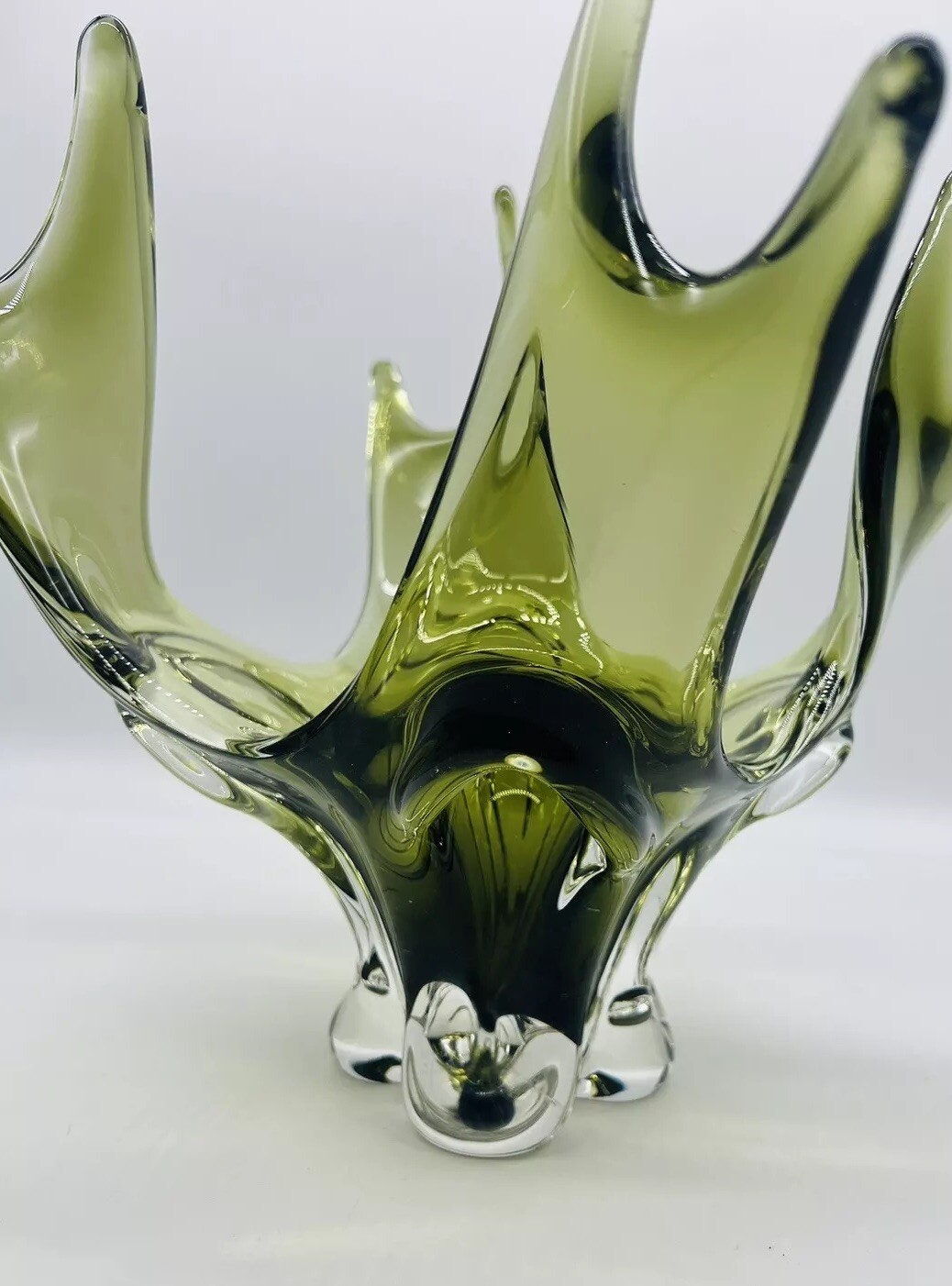 VTG CHALET Lorraine SPLASH 8 Point Olive Green to Clear Art Glass Large Vase
