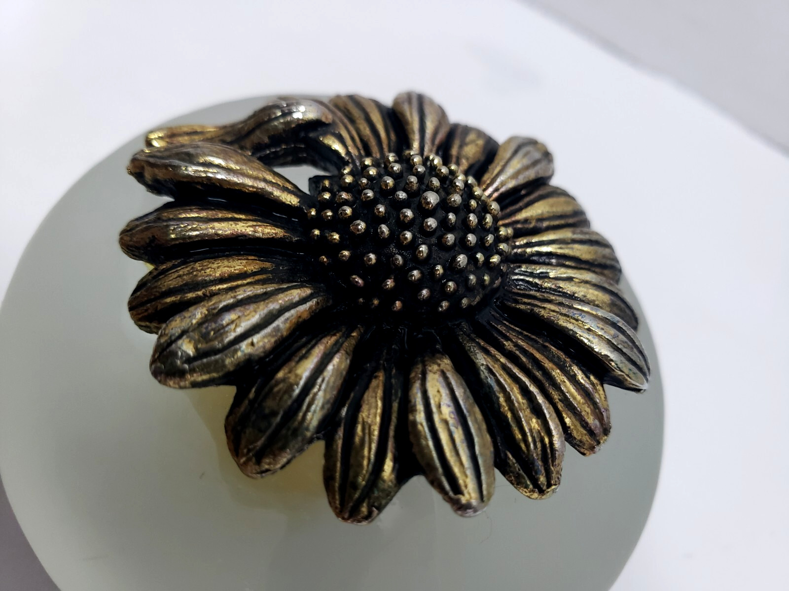Vintage 1978 George Good Corp. Frosted Glass Sunflower Paperweight 2.75″ Dia