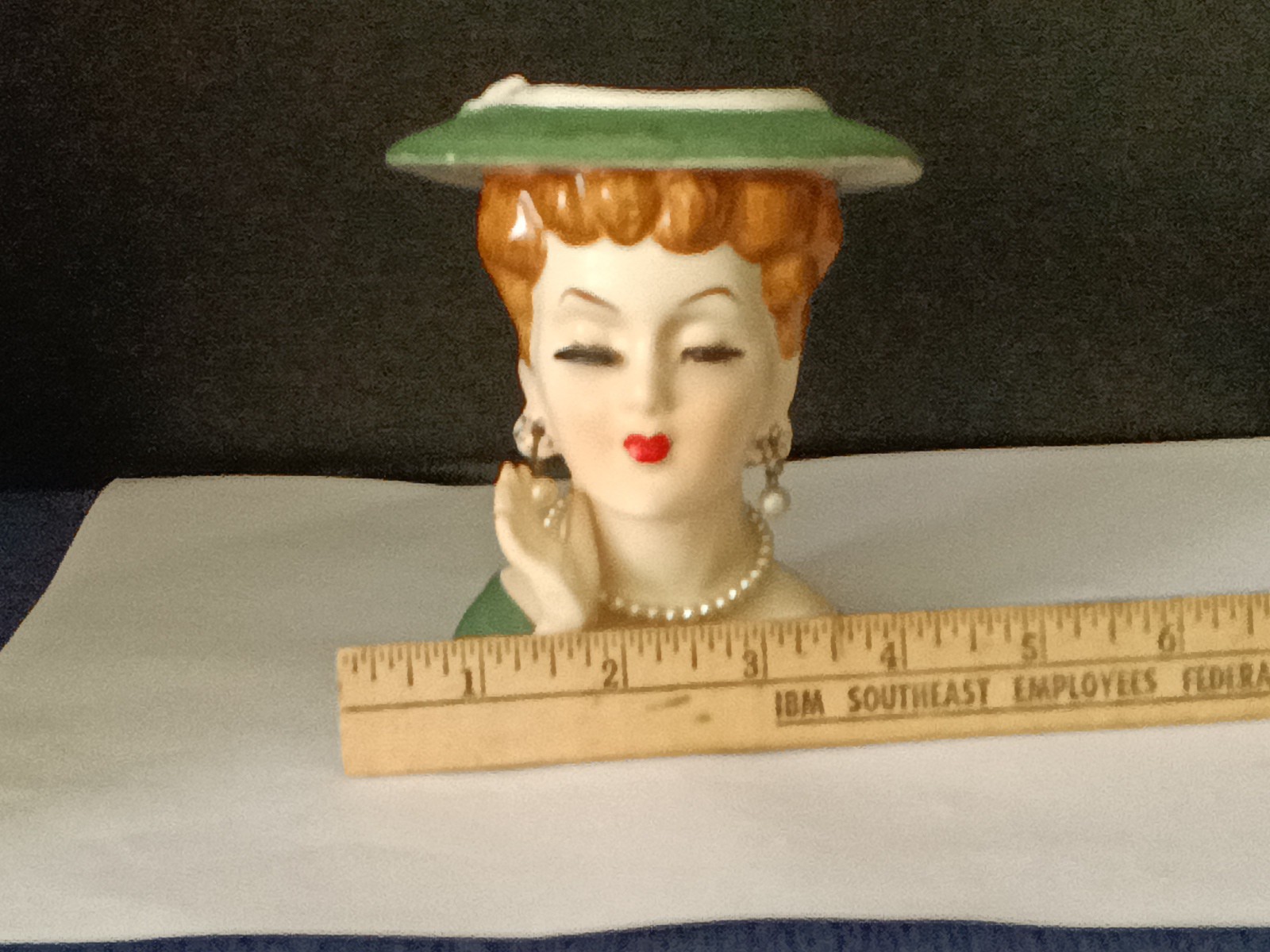 Vintage Lee Wards 4 1/2″ Lady Head Vase w/Green Hat, Pearl Necklace & Earrings