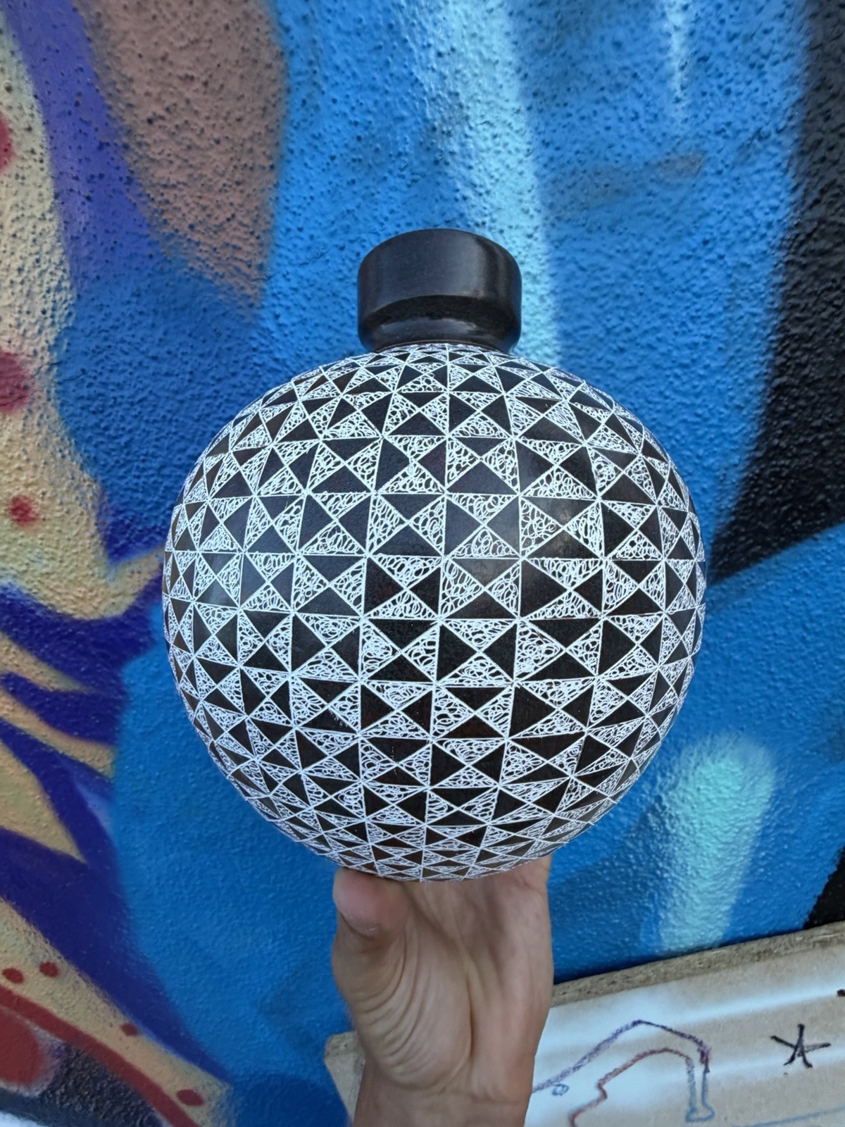 Paysis Sánchez Nicaraguan Carved Pottery Vase San Juan de Oriente Masaya 8”