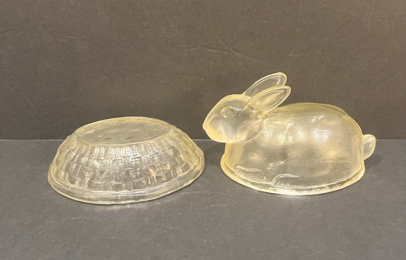 Vintage Yellow Art Glass Bunny Rabbit on Basket Nest Candy Dish Trinket Box