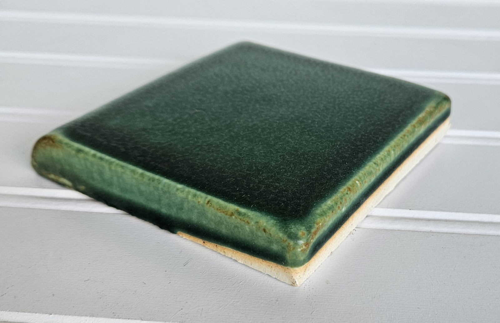 Motawi Tileworks Laurel Green Outer Corner Tile Ann Arbor Michigan 4×4 T-9