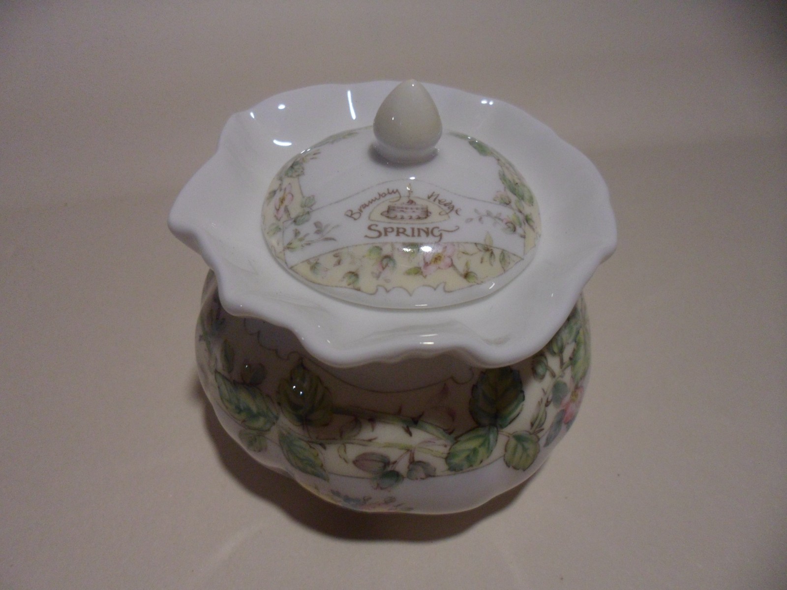 Royal Doulton Brambly Hedge Dorothy Pot 1985 Jill Barklem 8cm tall 8.5cm dia