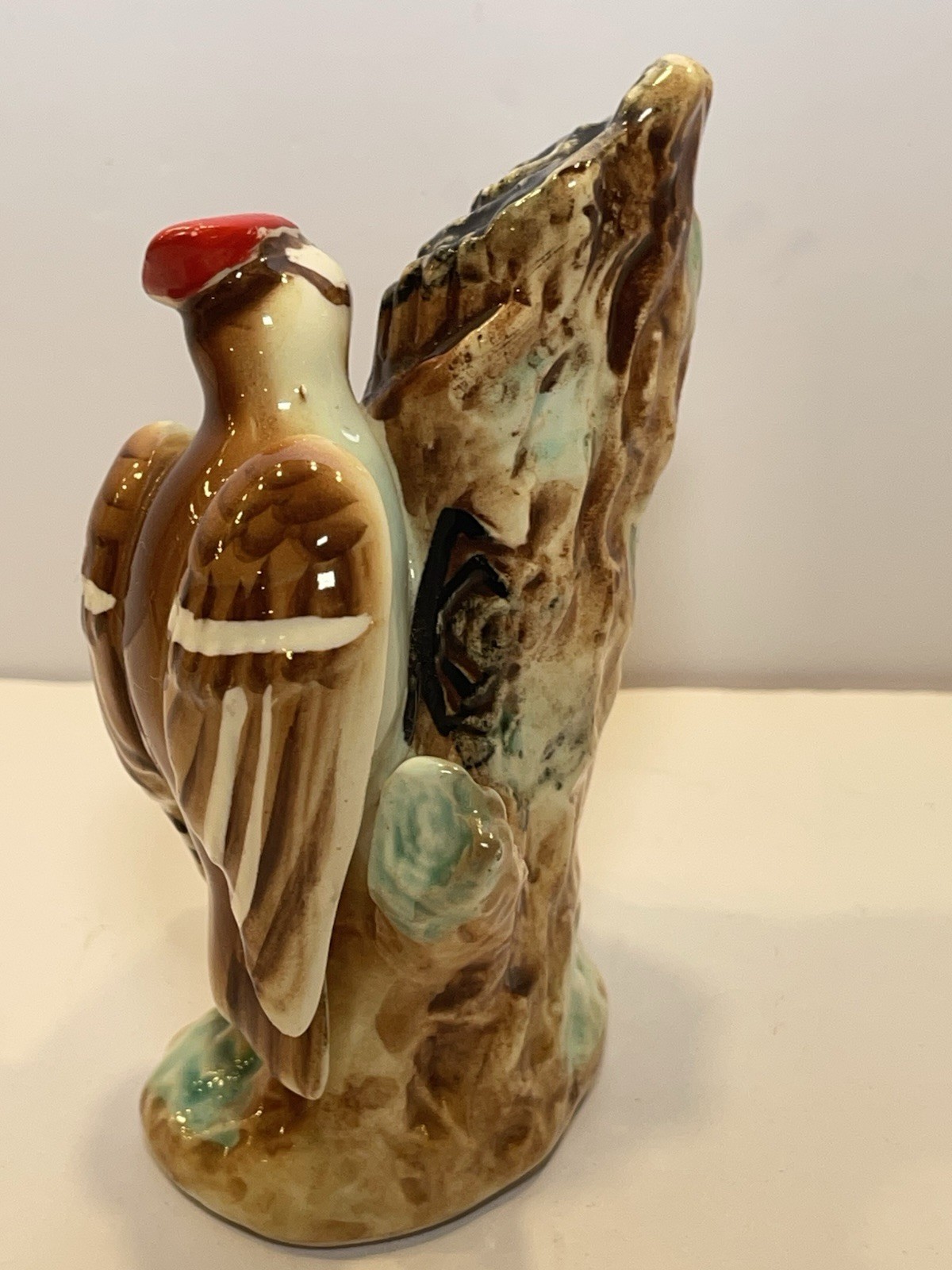 Vintage Napco Woodpecker Bird Mother Feeding Baby Tree Trunk Ceramic Figurine