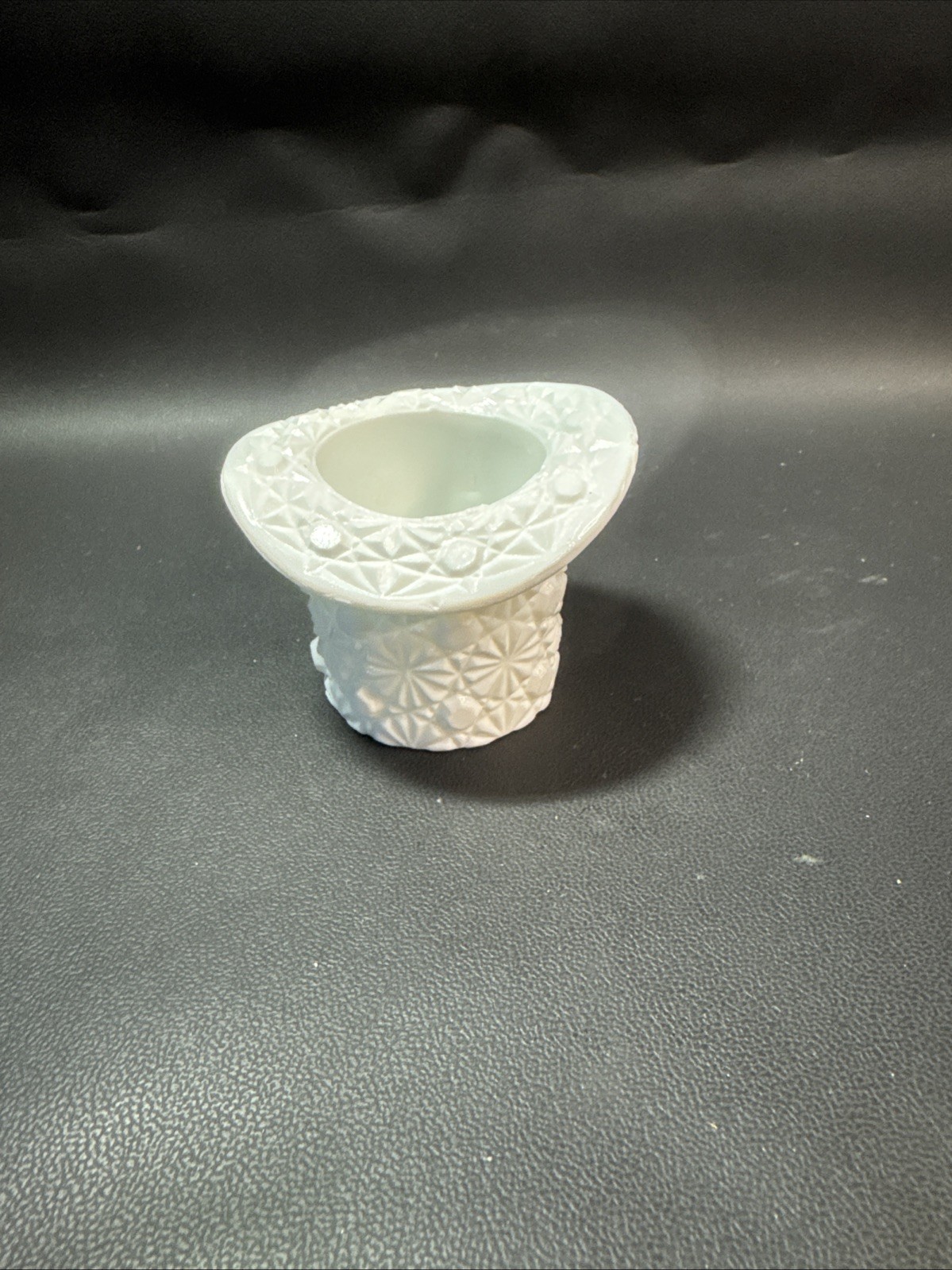 Vintage 1960’s Fenton Milk Glass Top Hat – Daisy & Button Pattern 3 3/8″ UV GLOW