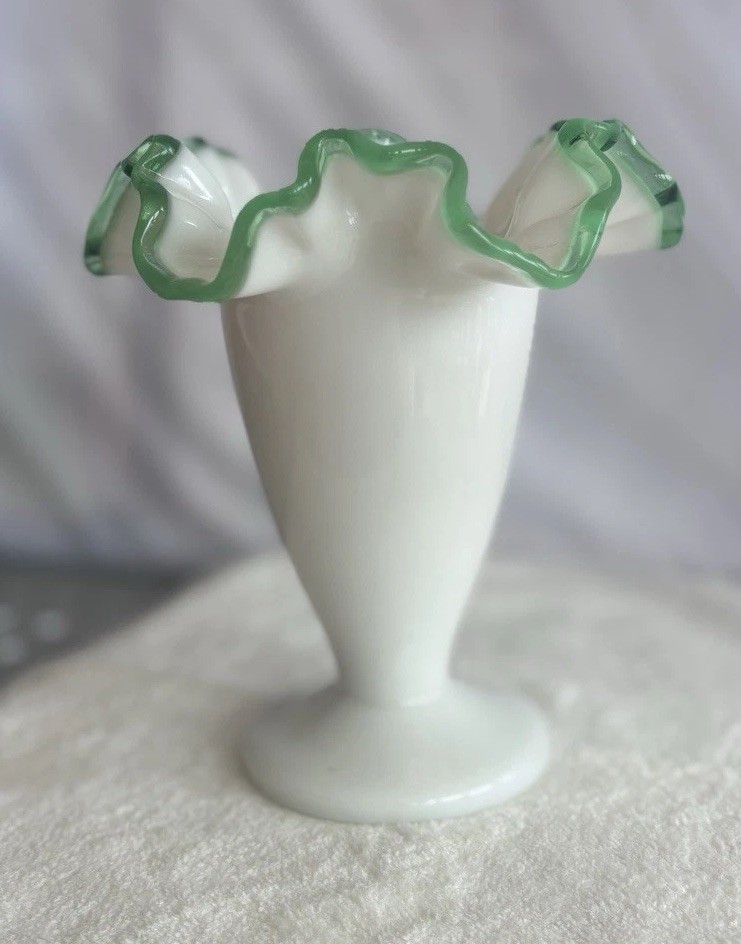 Vintage Discontinued White Fenton With Emerald Crest Crimped Vase 6”