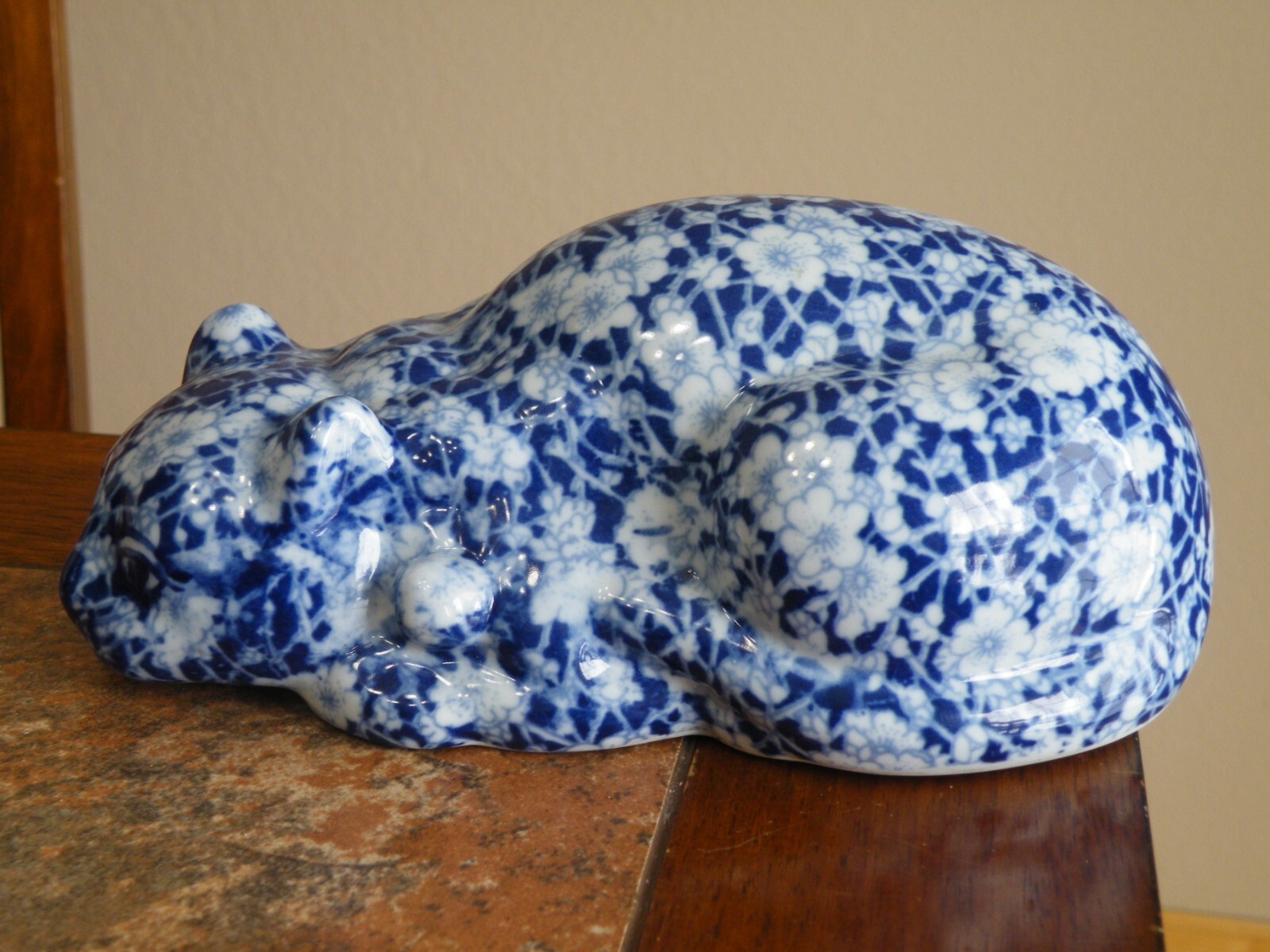 Vintage VICTORIA IRONSTONE CAT Blue & White Floral Design Calico 8” FREE SHIP