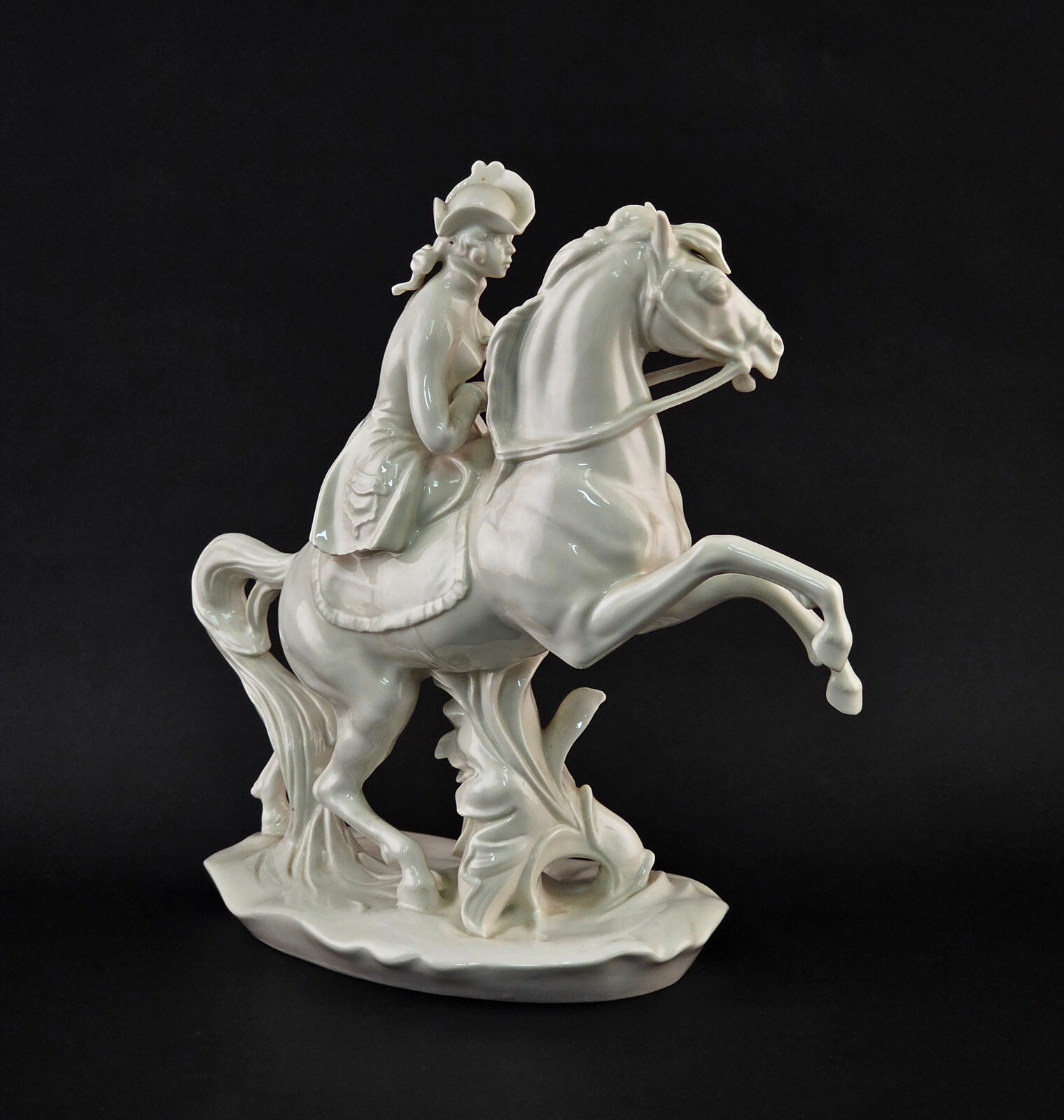 9941954-D Ens Porcelain Figure Countess Gosel On Horse White 33X15X33Cm