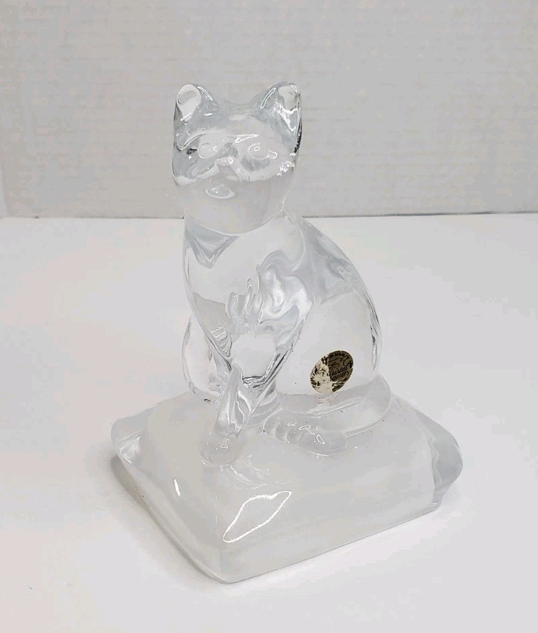 Vtg Cristal d’Arques Durand 24% Lead Crystal Cat on Frosted Pillow Base Figurine