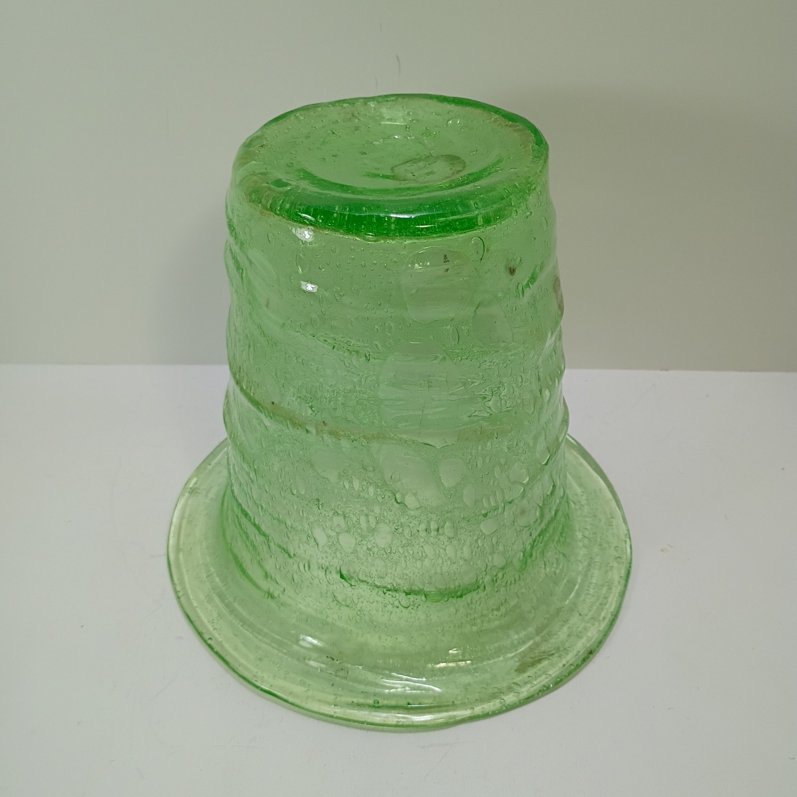 7″ Consolidated Catalonian Hat Shaped Uranium Wavy Vase Lots Of Bubbles GLOWS”