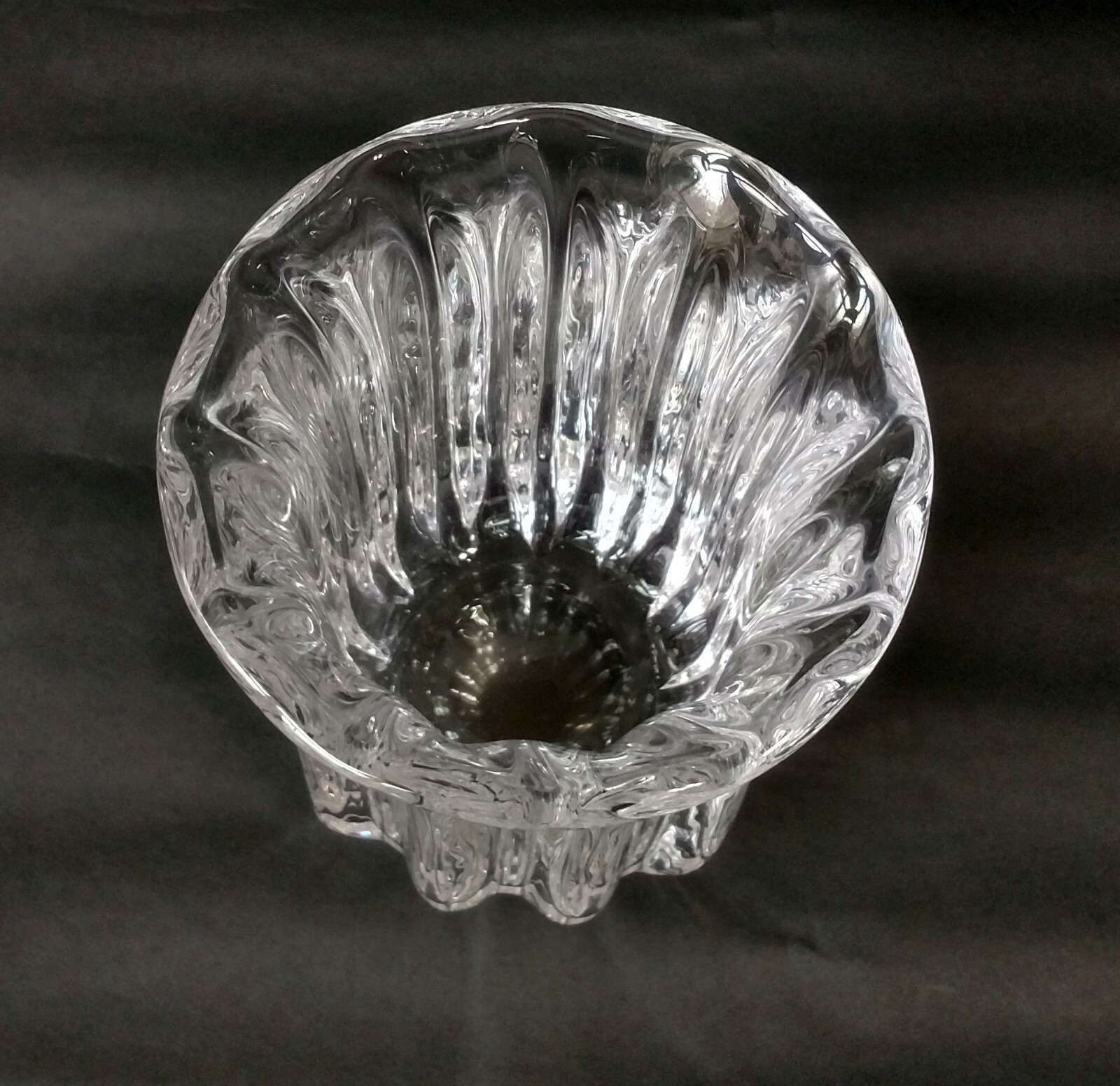 Orrefors art glass vase 4133-221 – 7 inches tall, 5 inches diameter