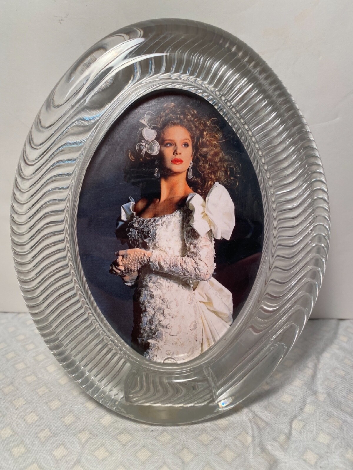 Mikasa Clear Glass Oval Photo Frame 4.5” x 3″ Black Striped Back Wavy Look Front