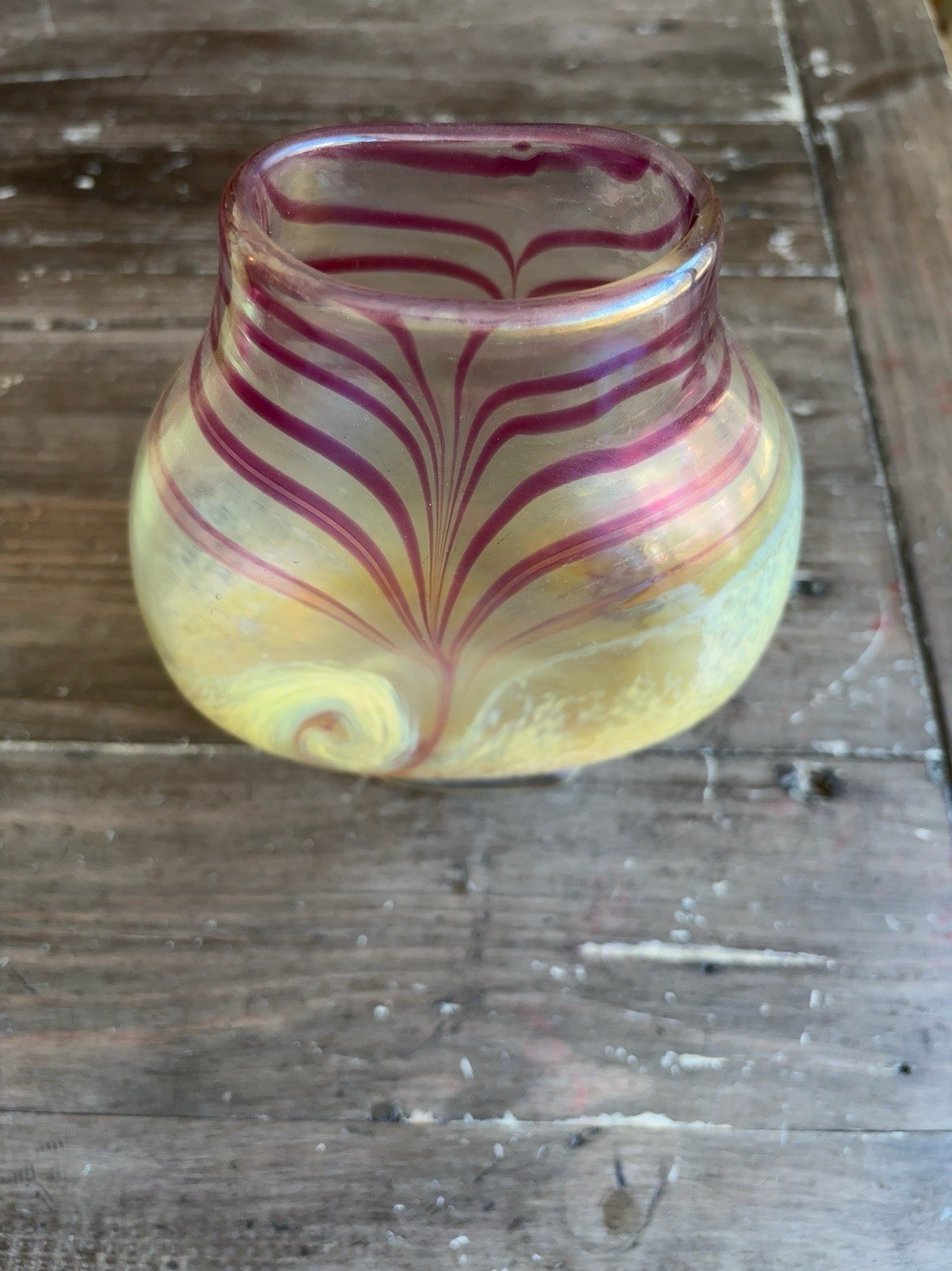 Steven Correia 1984 Signed Iridescent Pulled Feather Art Glass Vase 8”