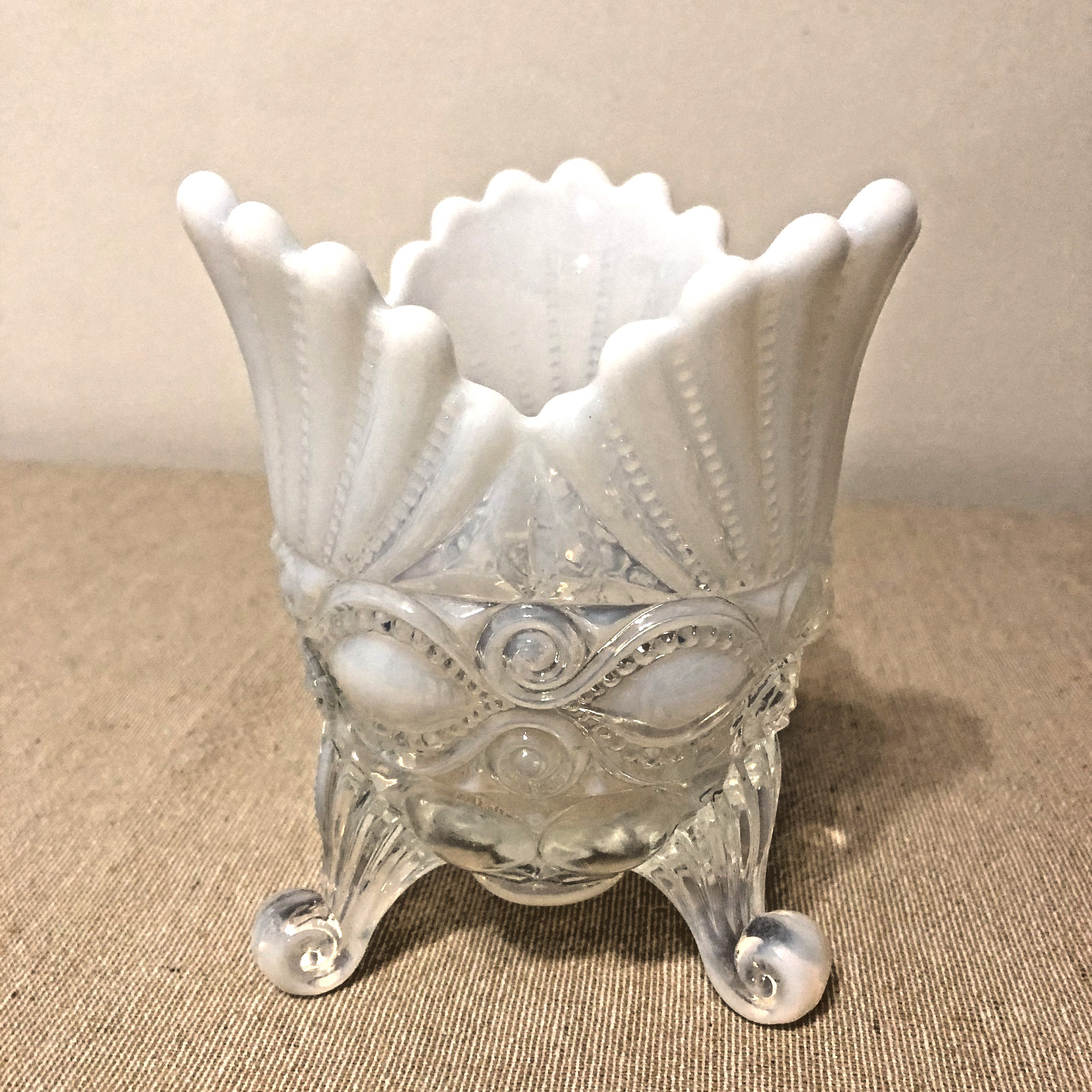 Vintage Mosser Milk Glass Eyewinker Patter Opalescent Vase Excellent Condition