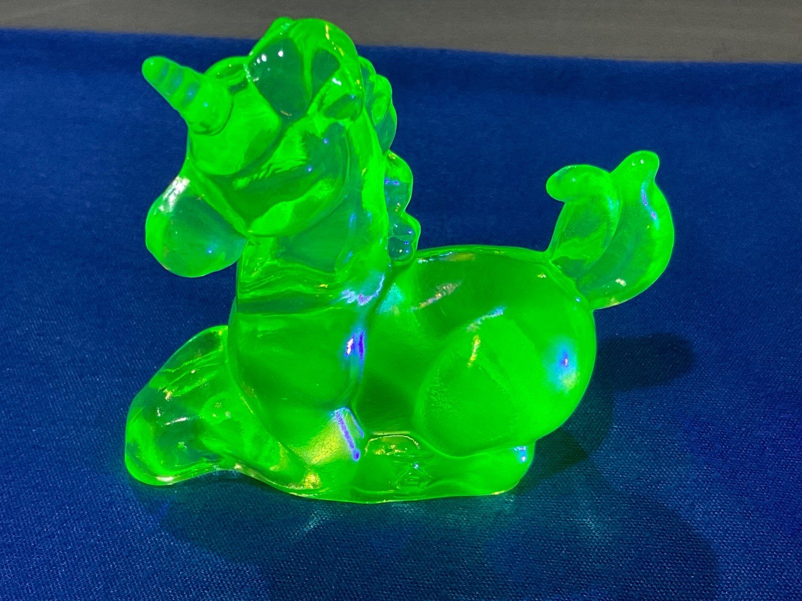 Vintage BOYD Uranium Vaseline Unicorn Yellow Opalescent Glass Mint Condition !!