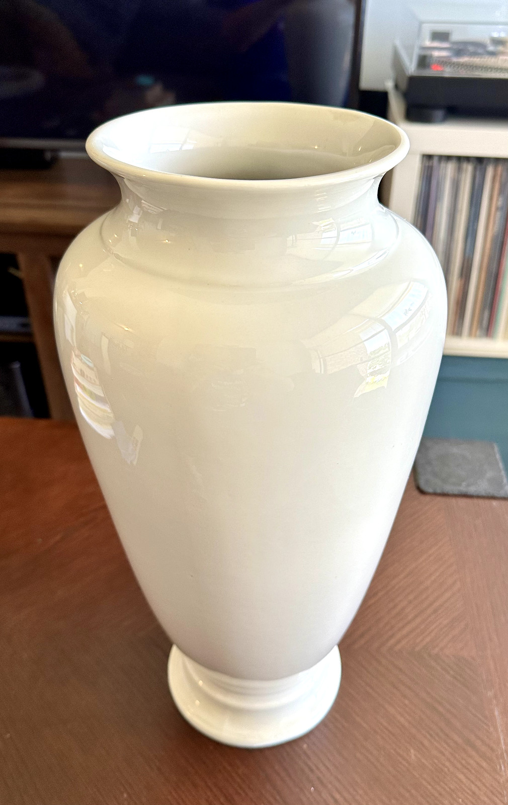 TRENTON ART POTTERY TAC 16″ WHITE EMPIRE FLOOR VASE