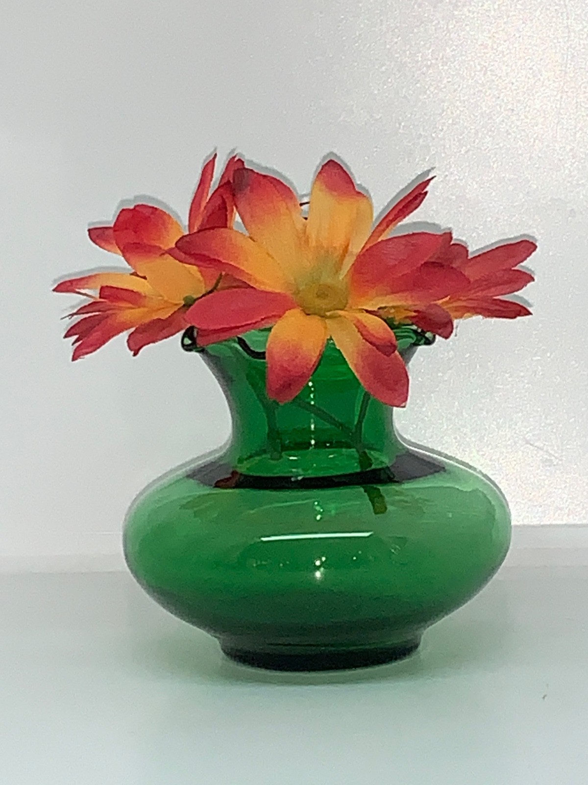 Anchor Hocking Forest Green Ruffled Edge Crimped Bud Vase (1957-65) 3 1/2″