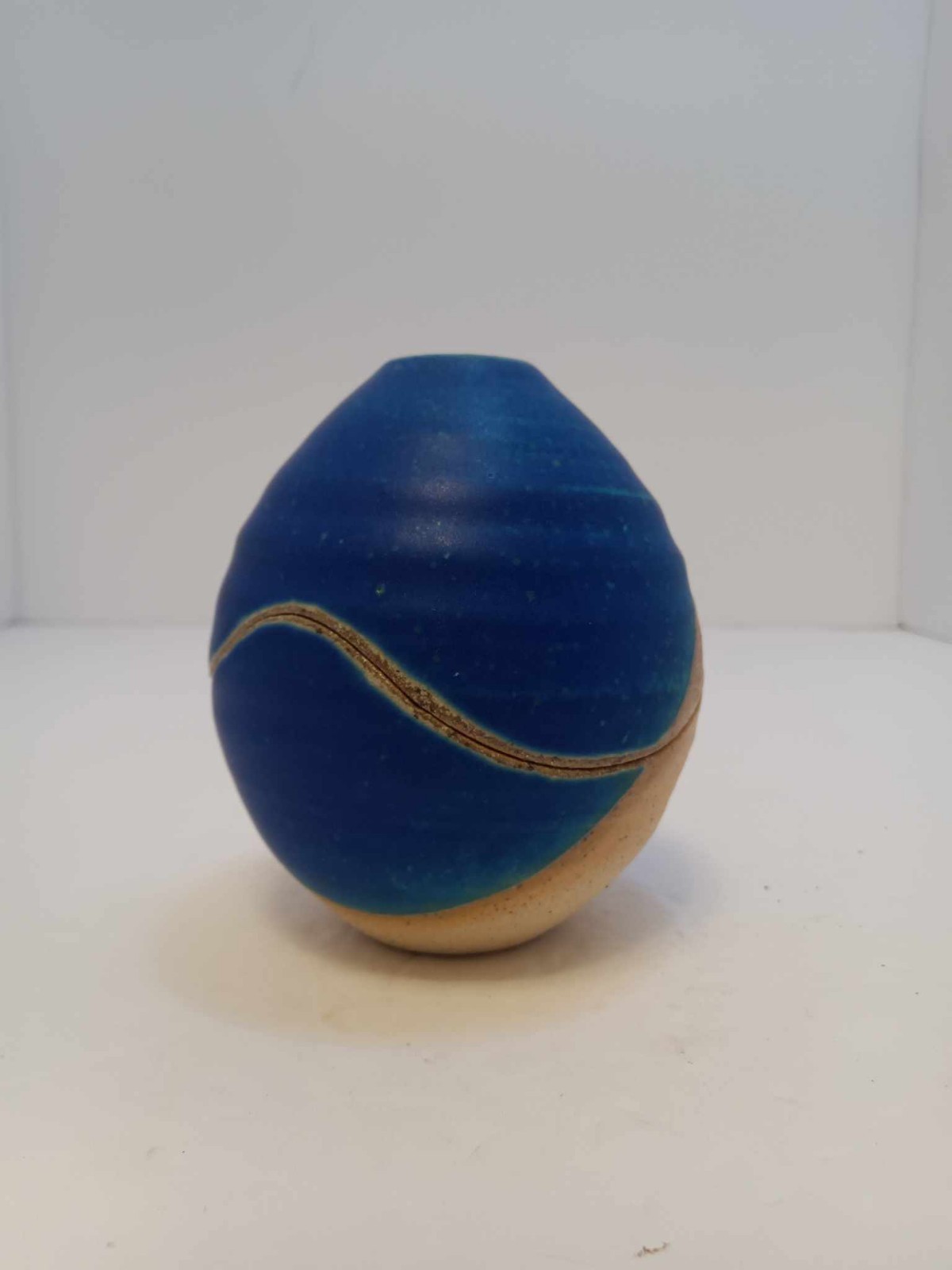 Handmade Scandinavian Inger Krebs Danish Pottery Egg Lidded Vessel 3.5″