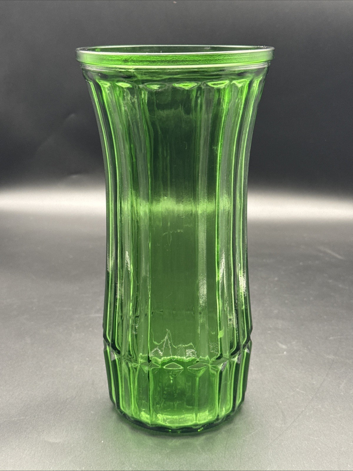 Vintage Emerald Green Hoosier 4088 – C Glass Vase 8.5” Tall