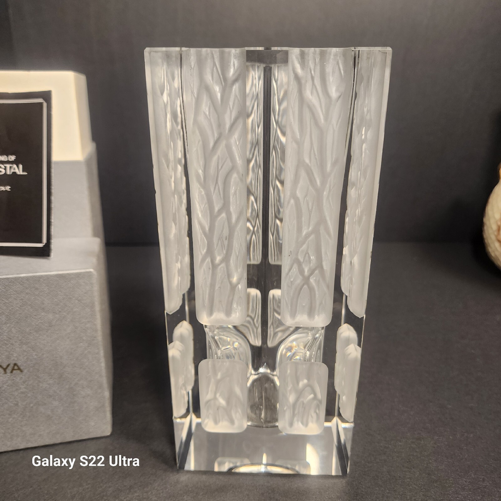 Hoya Winter Windows Crystal Etched Glass Vase 8.25″ Japan