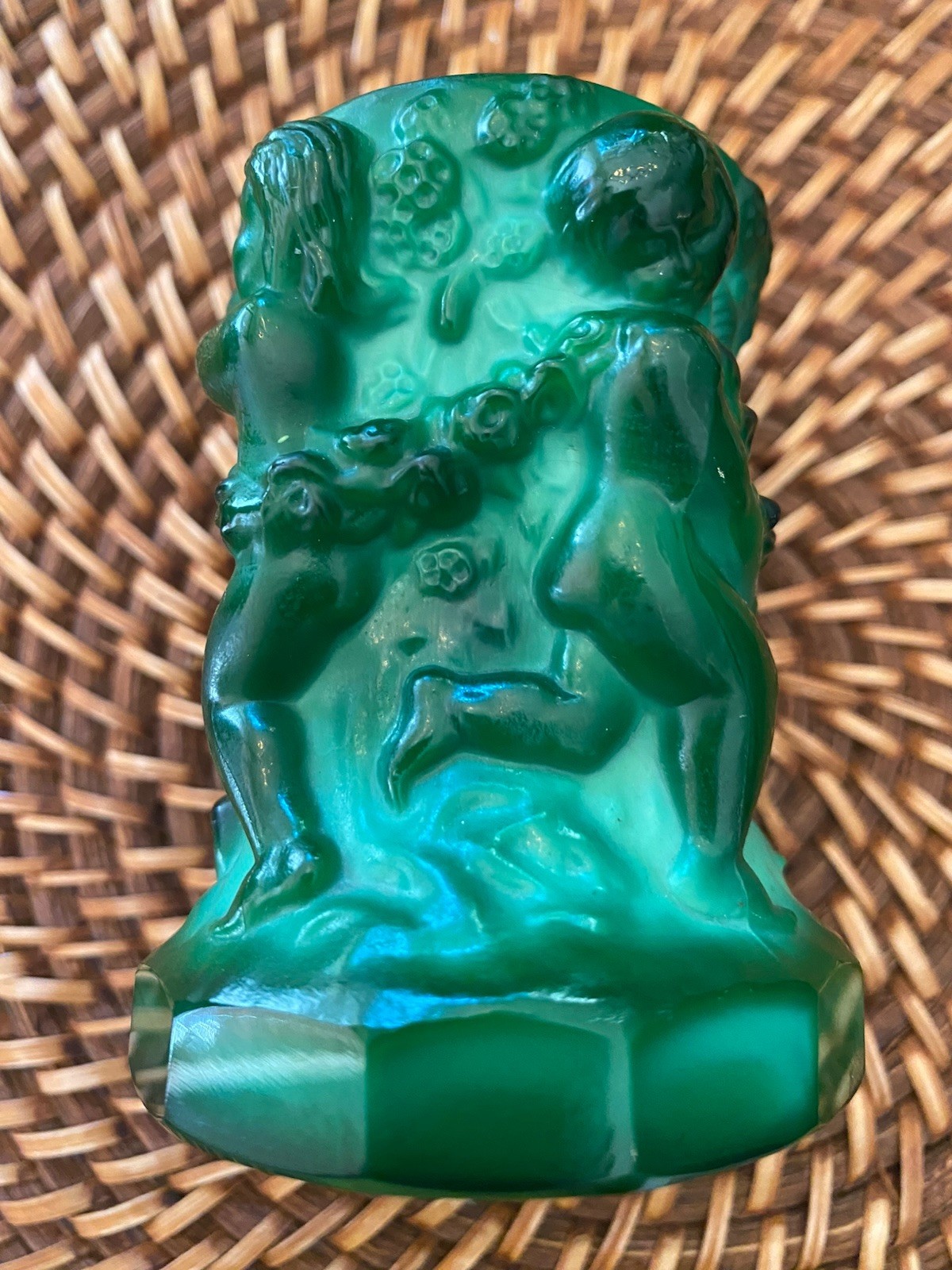✨✨ ART DECO Dancing Cherubs Green Malachite Glass Vase / Toothpick, 3 1/8″ H ✨✨