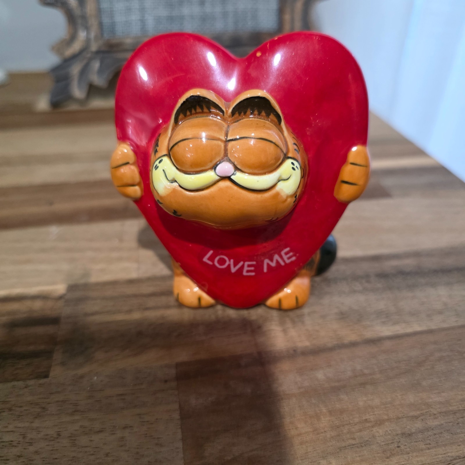 Vtg 1981 Enesco Ceramic Garfield Cat Figurine LOVE ME