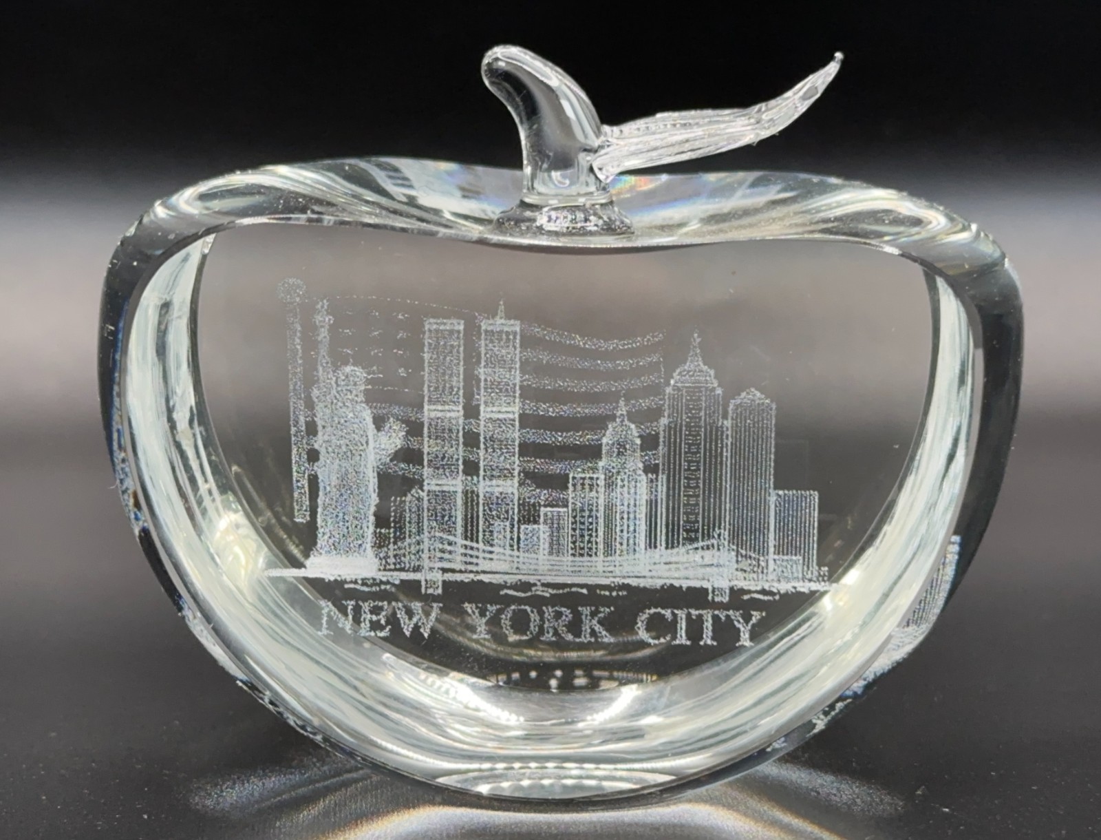 Glass Apple Paperweight w/New York City Silhouette Embedded Big Apple Excellent!