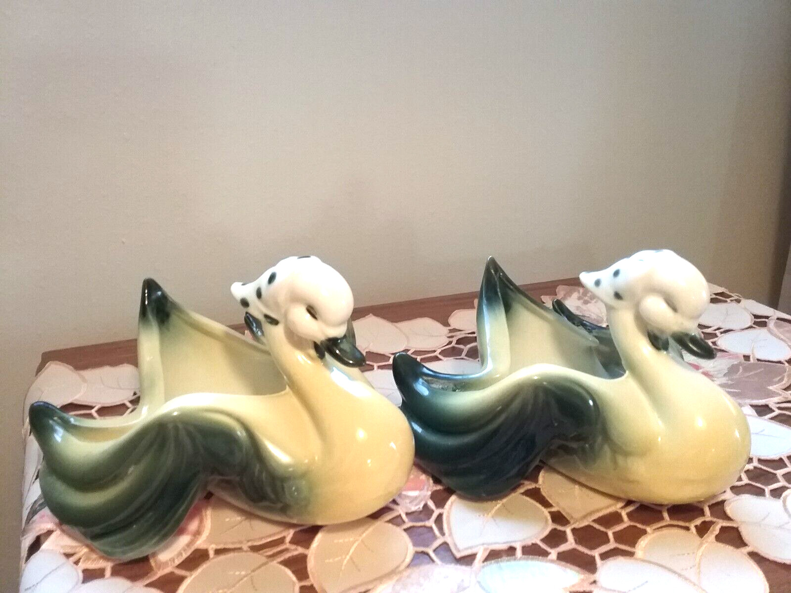 VINTAGE HULL POTTERY MOTHER GOOSE, DUCK, SWAN PLANTERS #75 POLKA-DOT BONNET *2*