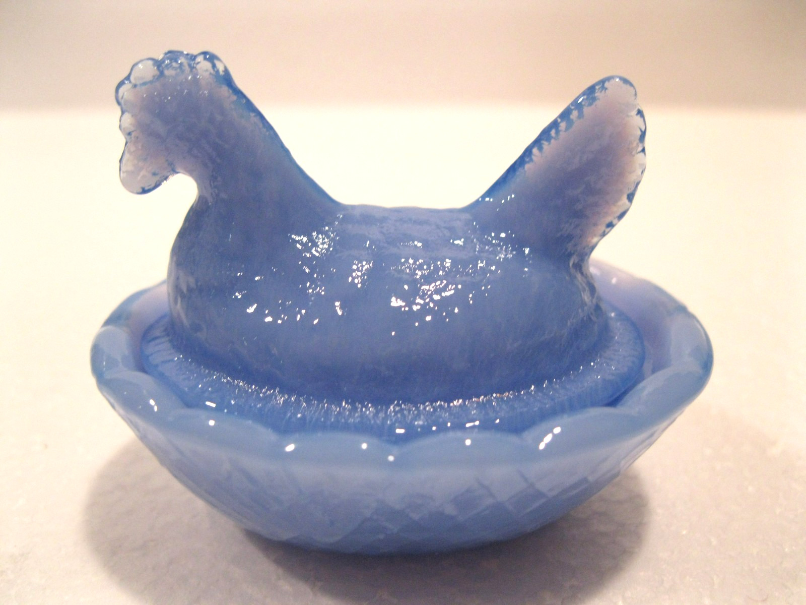 NEW MINI HEN on NEST, MILK BLUE 2 1/2″ Glass SALT Chicken Covered Dish