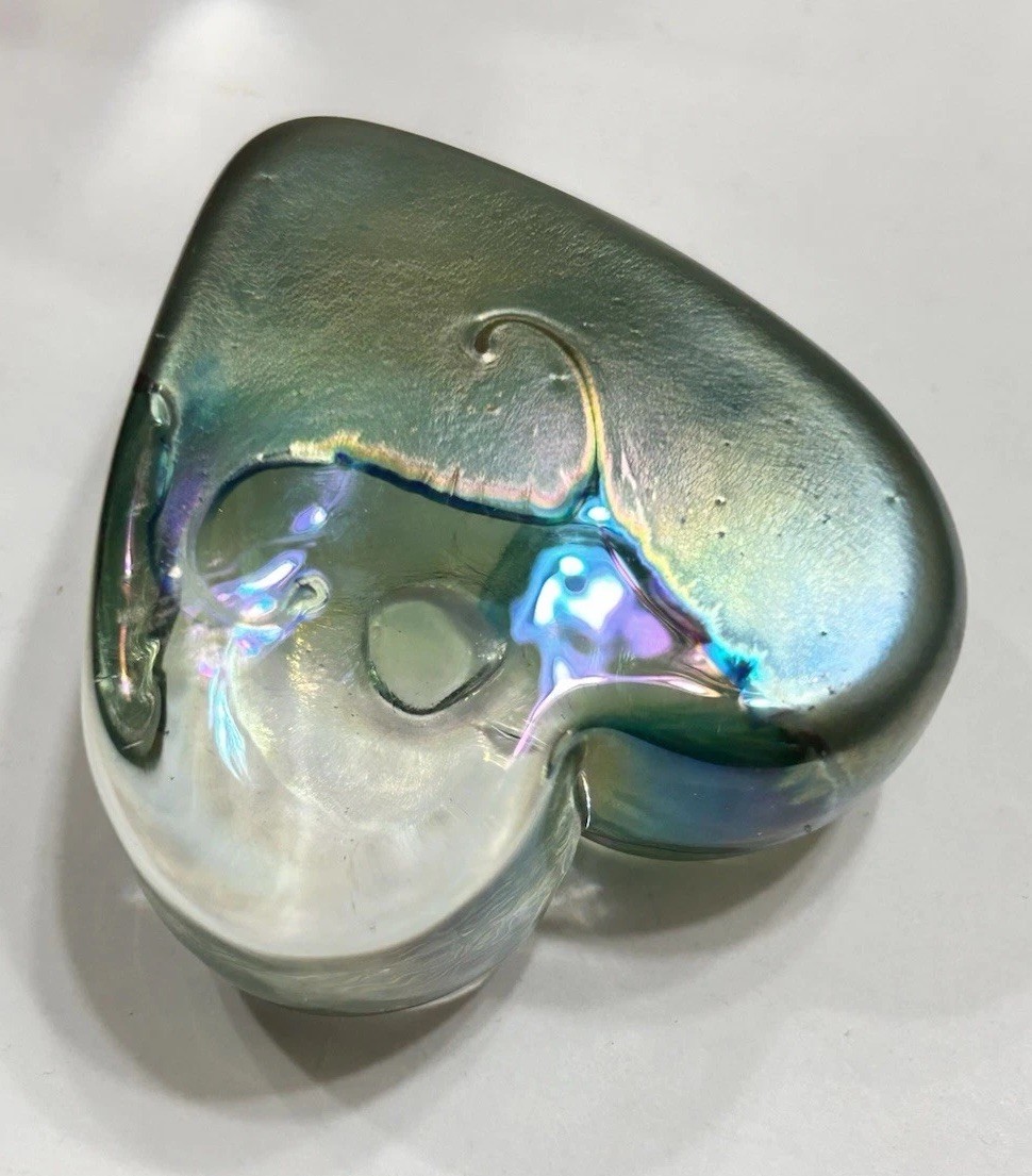 Robert Held Iridescent Green Purple Violet Heart Art Glass Paperweight Canada