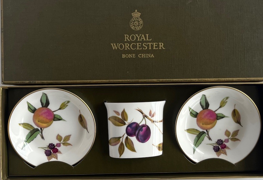 Royal Worcester Fine Bone China Smoking Set Ashtray Plates Arden 1974 Vintage
