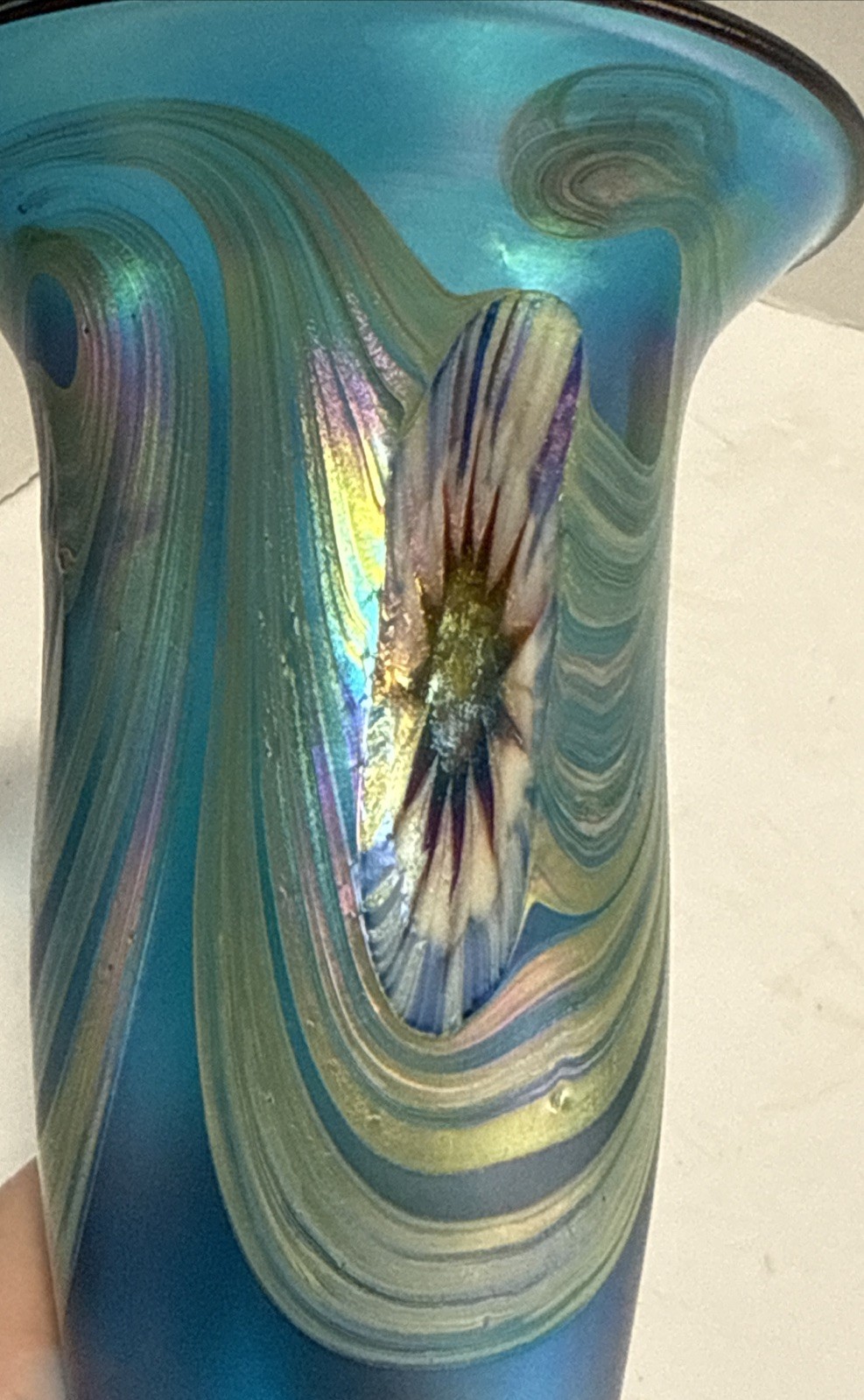Herb A Thomas “HAT” Iridescent Peacock Feather Glass Vase 8″