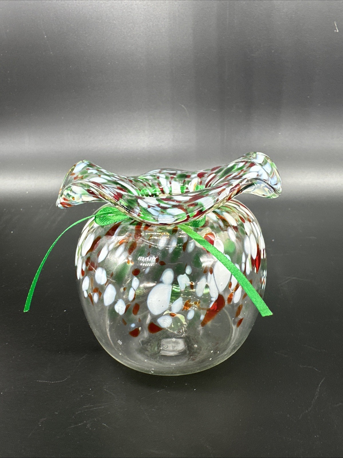 Holiday Christmas Art Glass Vase 3″ Red Green Ruffled Edge Signed Anne Schmidt
