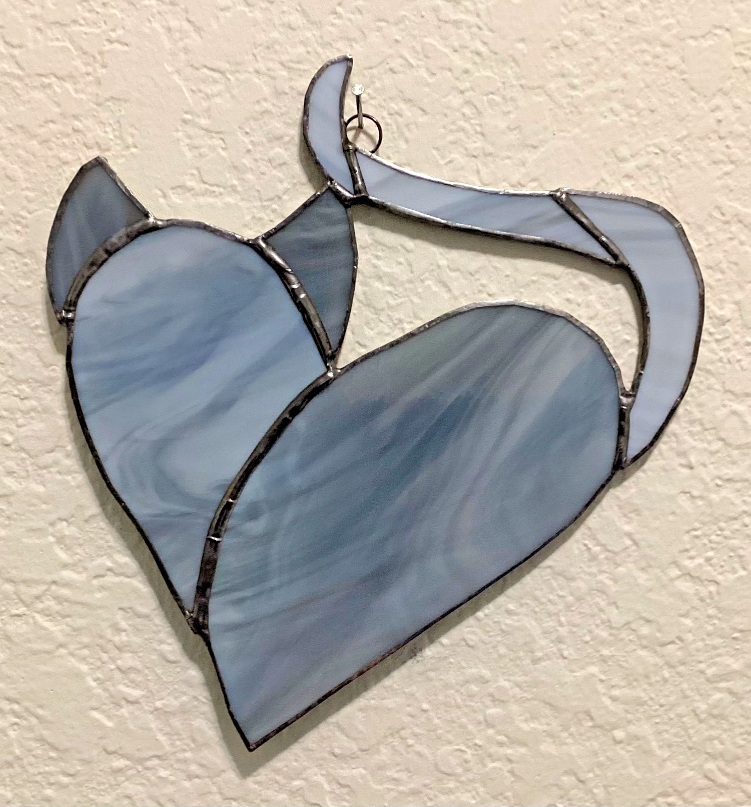 STAINED GLASS HANDCRAFTED HEART SHAPED GRAY CAT WALL HANGING 7” x 7.5” NEW